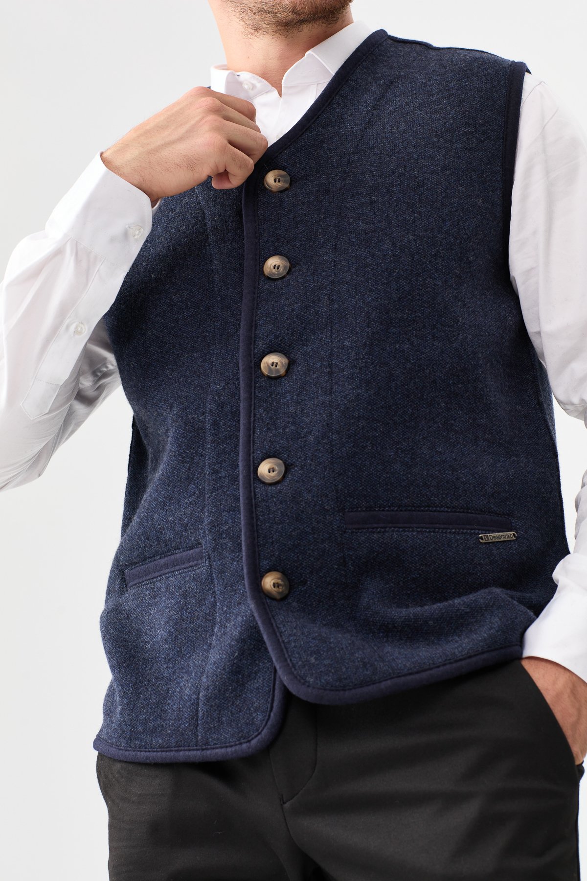 22569Erkek V Yaka Keçe Aksesuarlı Pike Dokuma Yün Yelek K.Lacivert