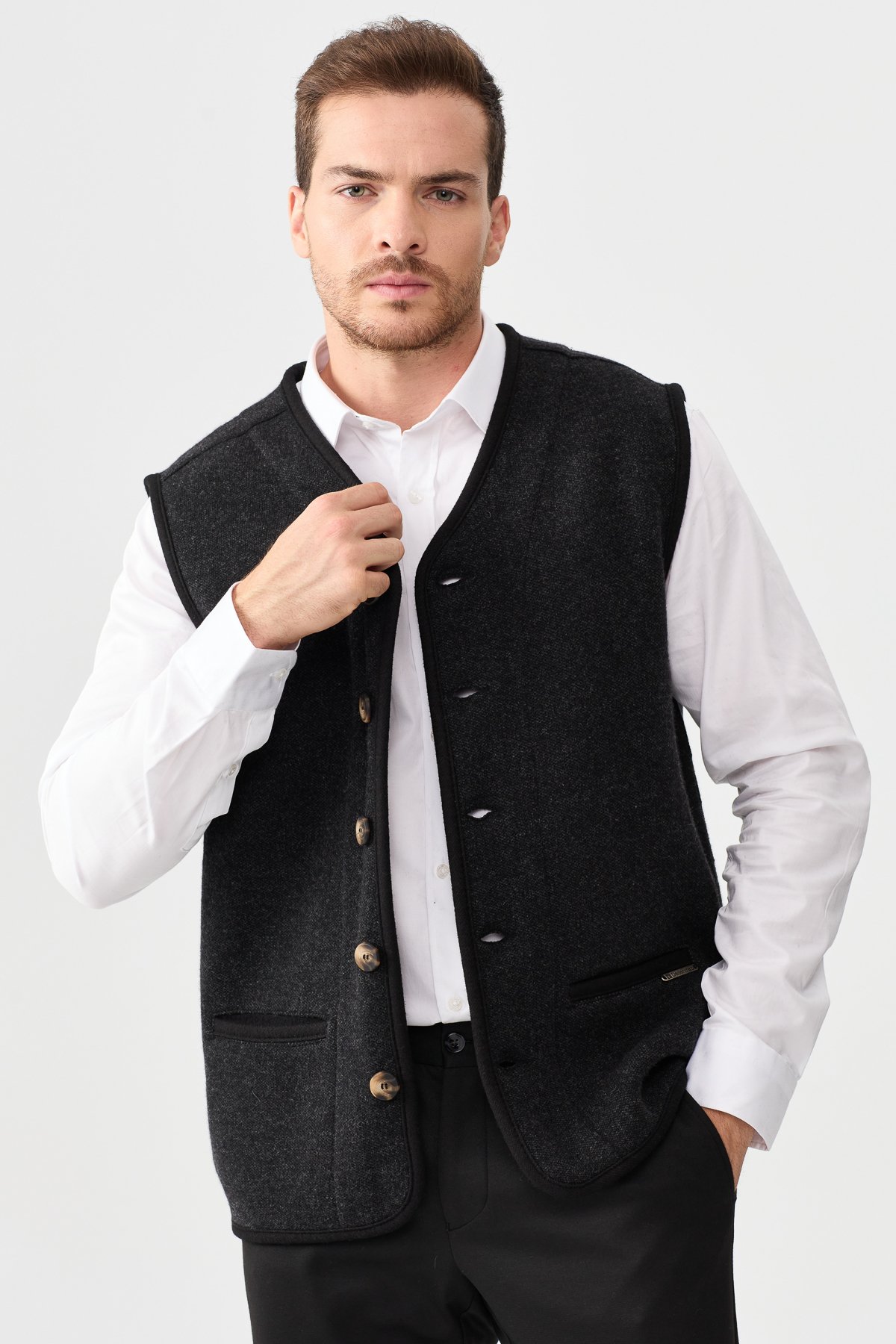 22569Erkek V Yaka Keçe Aksesuarlı Pike Dokuma Yün Yelek Siyah
