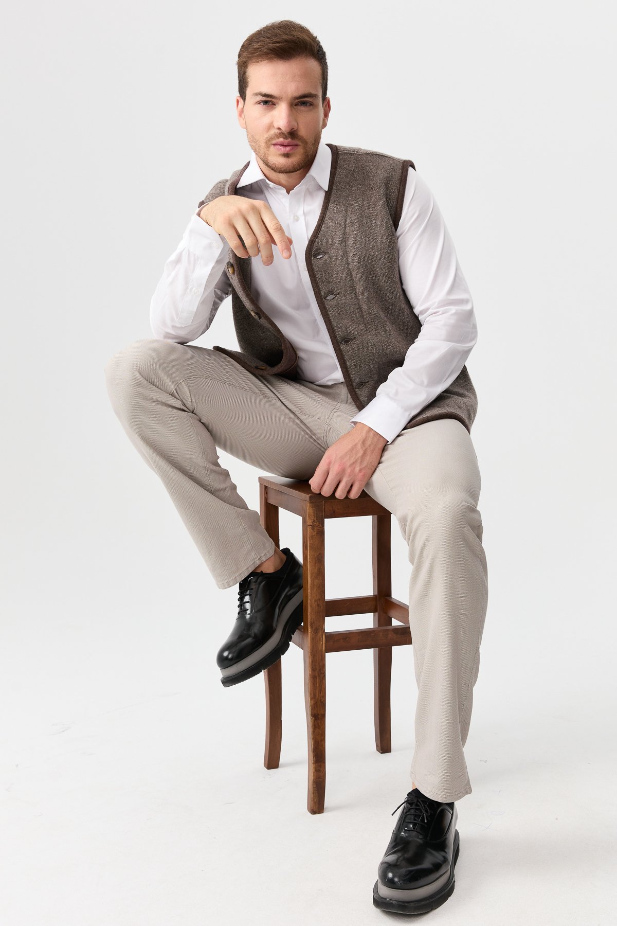 22569Erkek V Yaka Keçe Aksesuarlı Pike Dokuma Yün Yelek Vizon