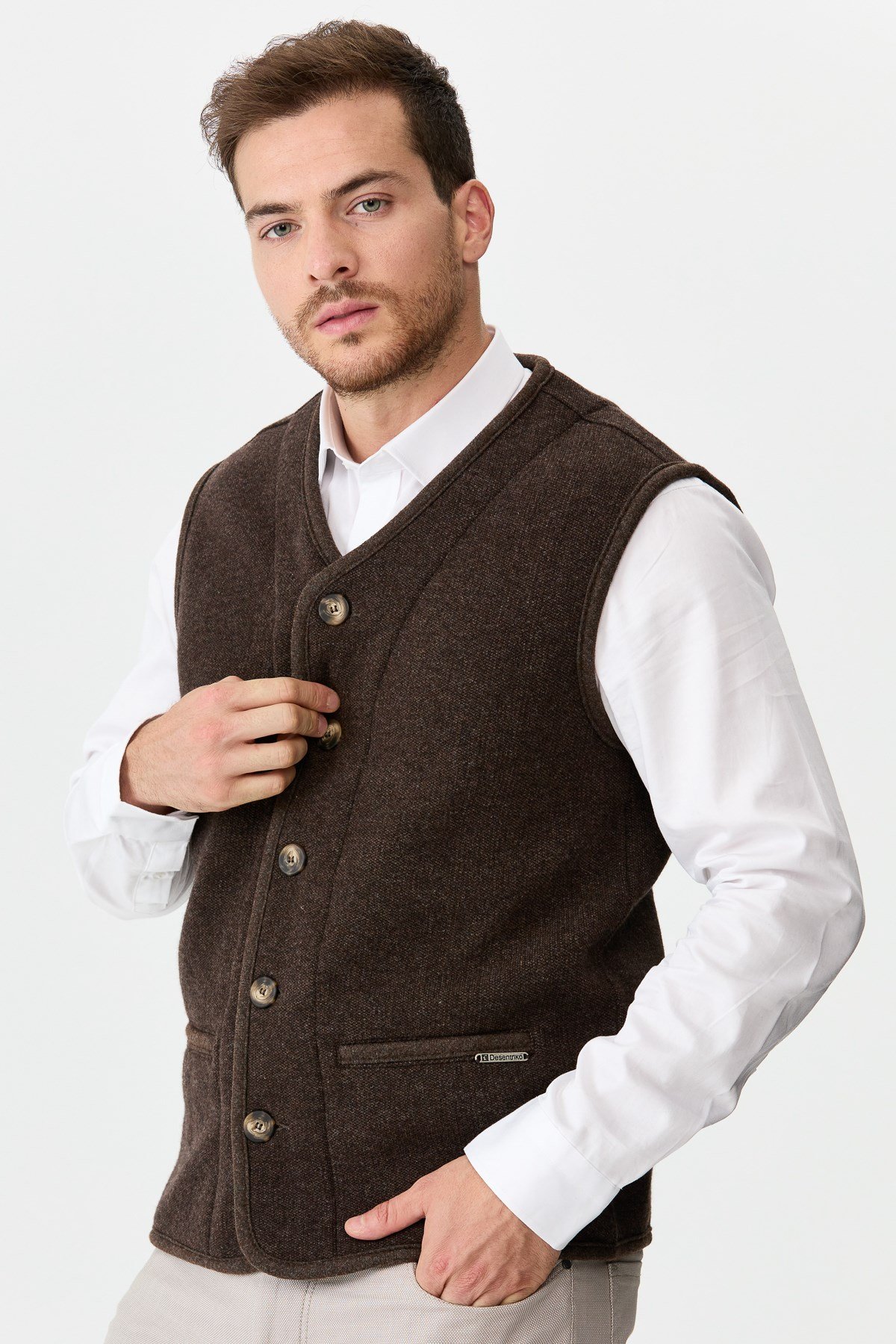 22569Erkek V Yaka Keçe Aksesuarlı Pike Dokuma Yün Yelek K.Kahve