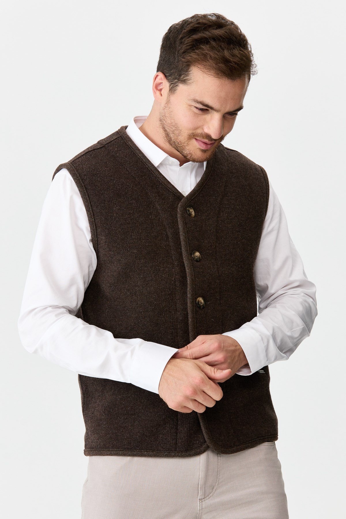 22569Erkek V Yaka Keçe Aksesuarlı Pike Dokuma Yün Yelek K.Kahve