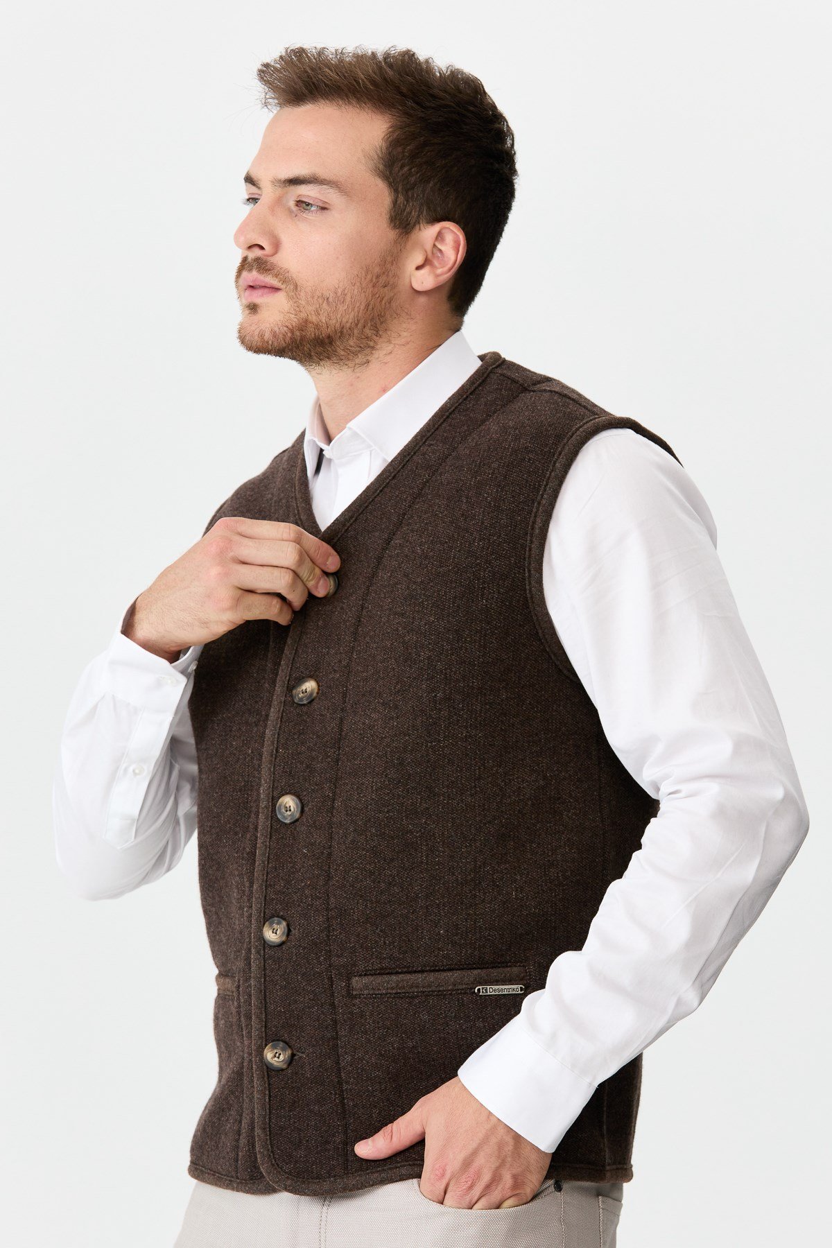 22569Erkek V Yaka Keçe Aksesuarlı Pike Dokuma Yün Yelek K.Kahve