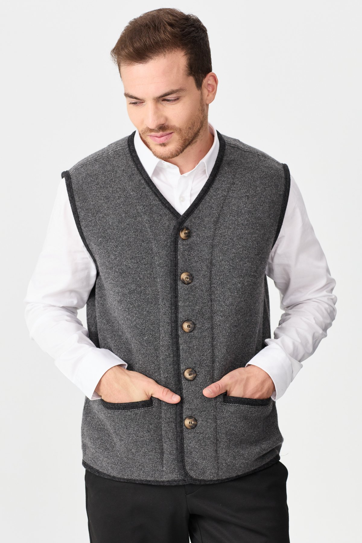 22569Erkek V Yaka Keçe Aksesuarlı Pike Dokuma Yün Yelek Füme