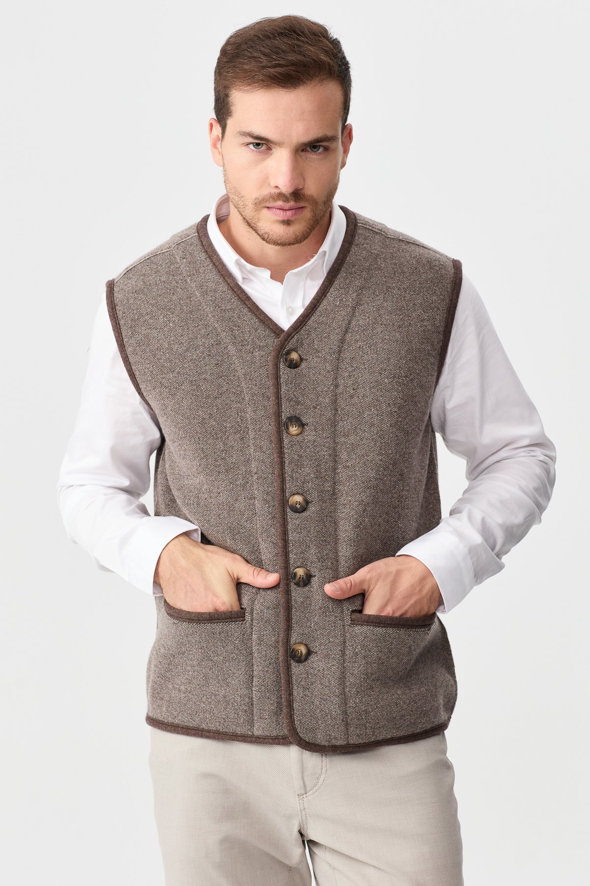 22569Erkek V Yaka Keçe Aksesuarlı Pike Dokuma Yün Yelek Vizon