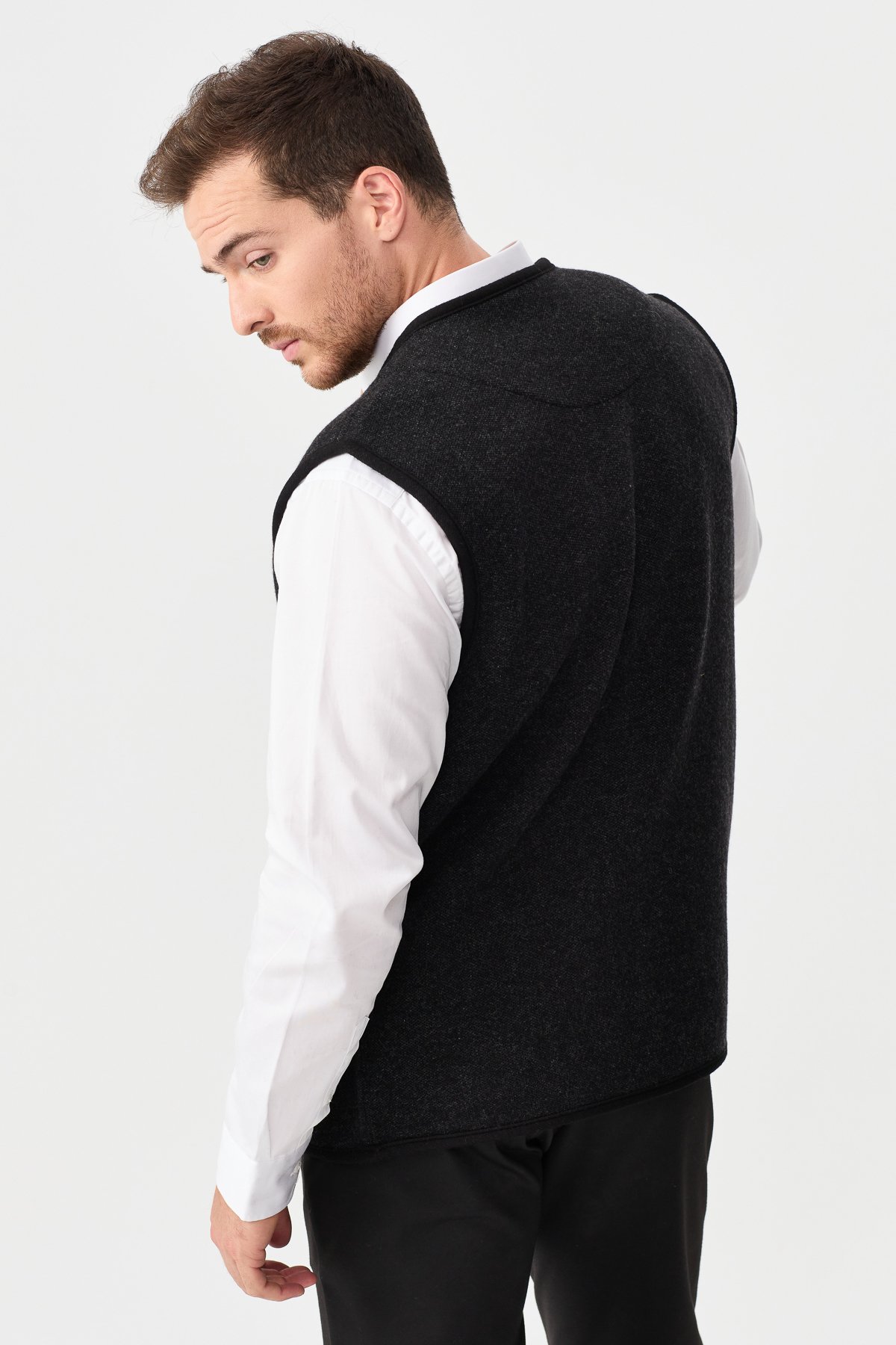 22569Erkek V Yaka Keçe Aksesuarlı Pike Dokuma Yün Yelek Siyah