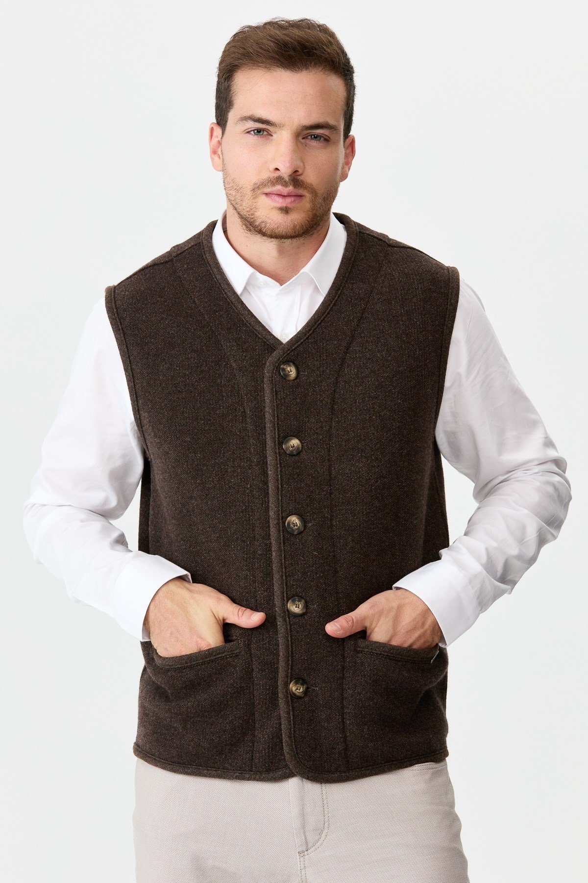 22569Erkek V Yaka Keçe Aksesuarlı Pike Dokuma Yün Yelek K.Kahve