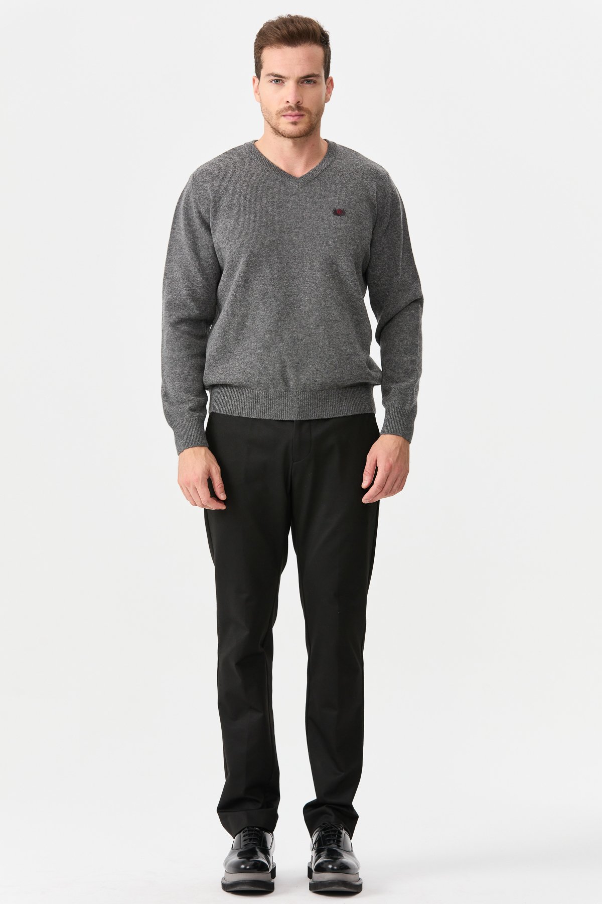 22582Erkek V Yaka Klasik Yün Kazak O.Füme