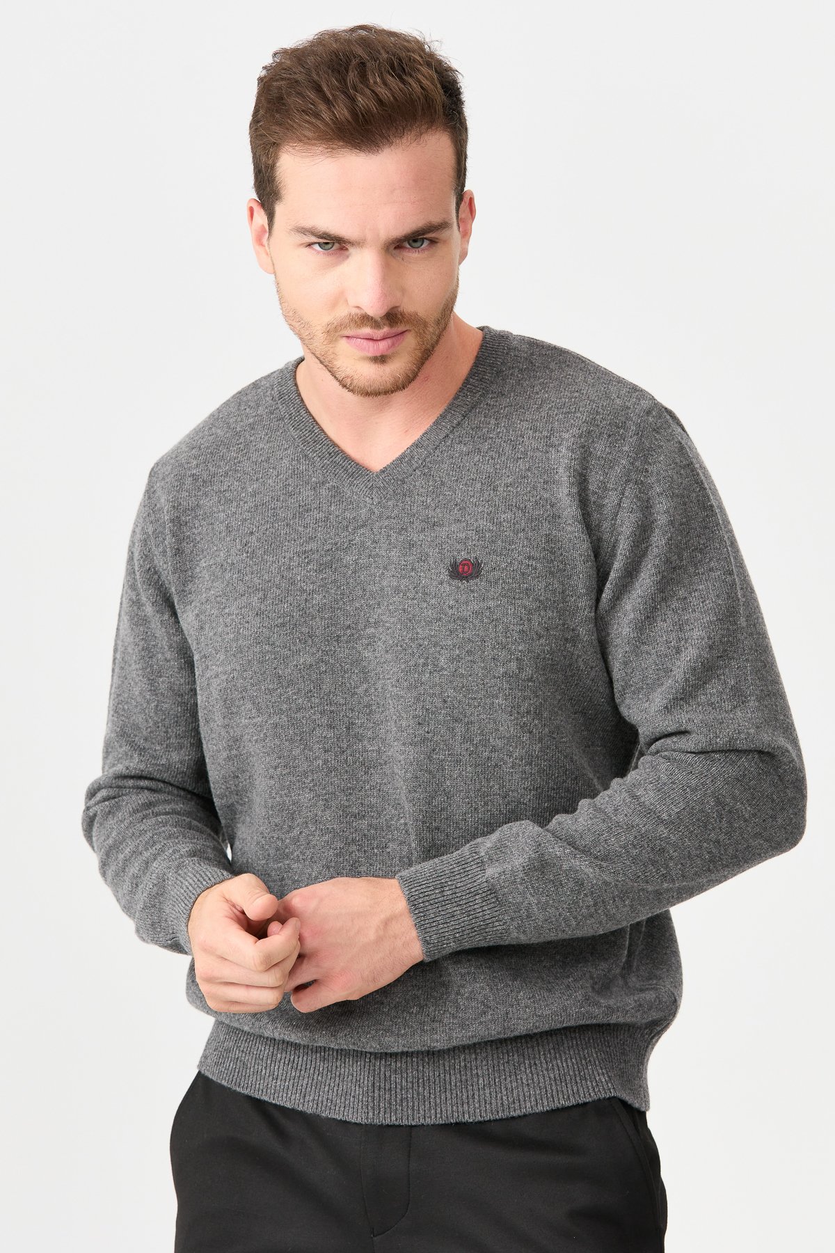 22582Erkek V Yaka Klasik Yün Kazak O.Füme