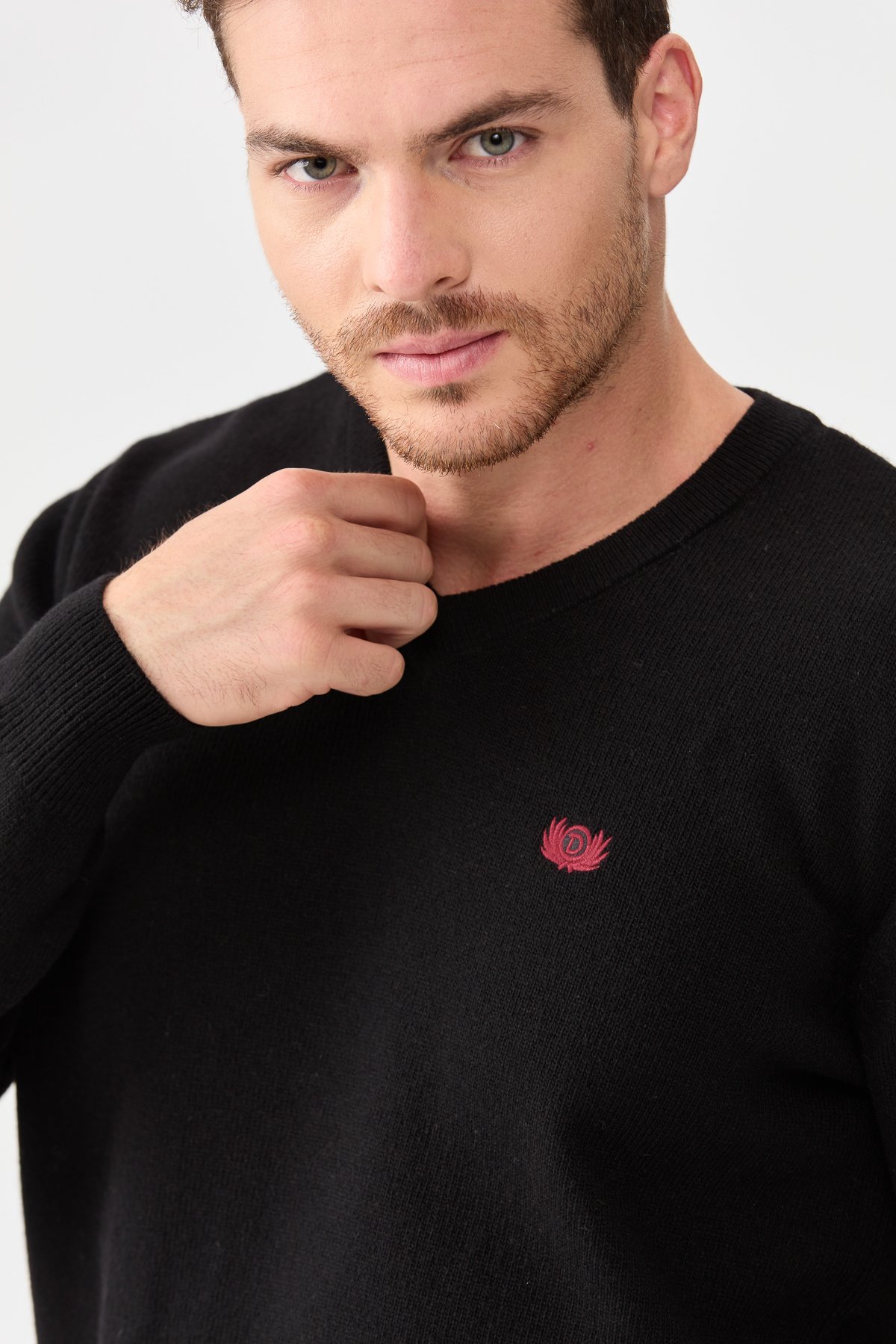 22582Erkek V Yaka Klasik Kazak Siyah