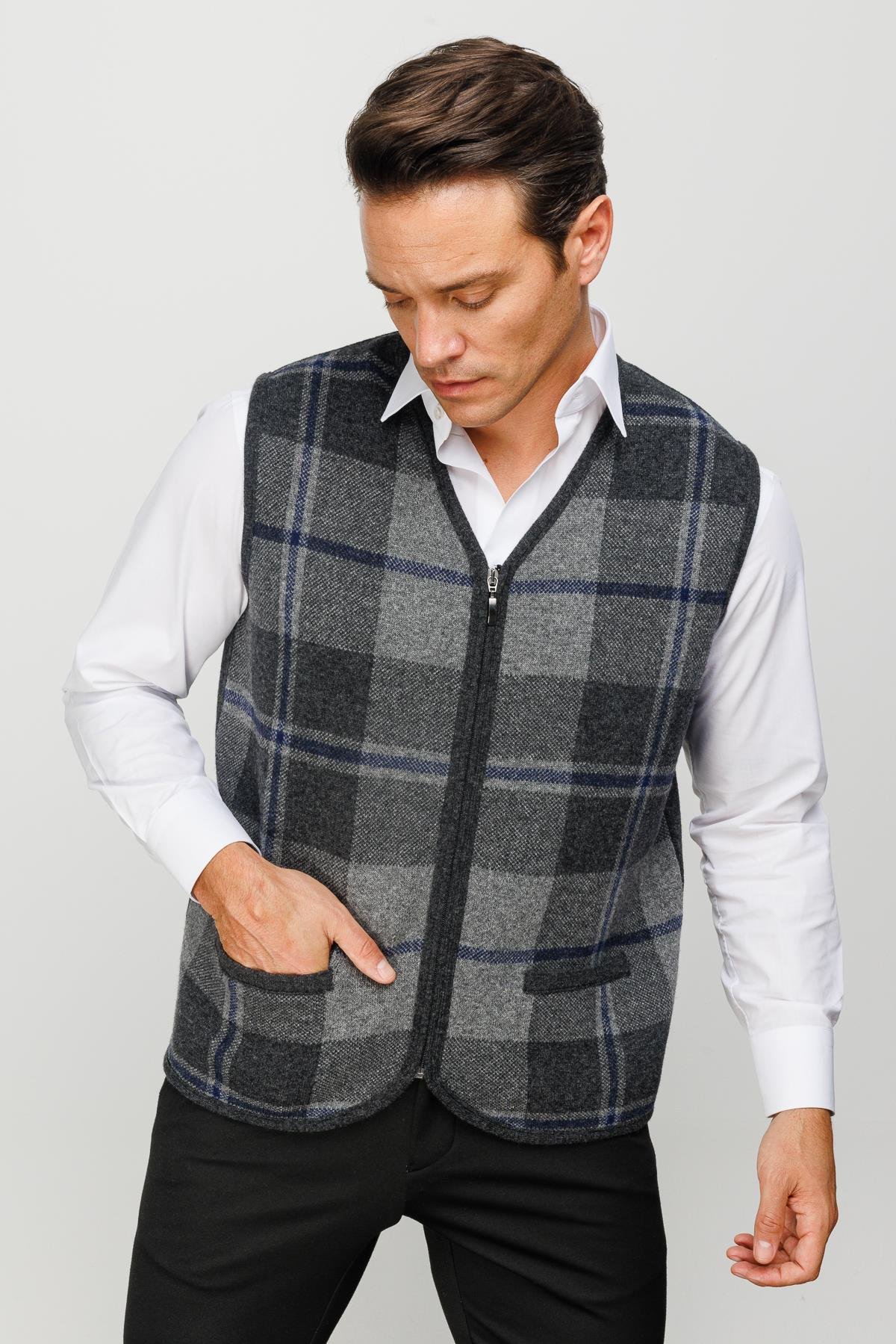 22553Erkek V Yaka Önü Kareli Yelek K.Füme