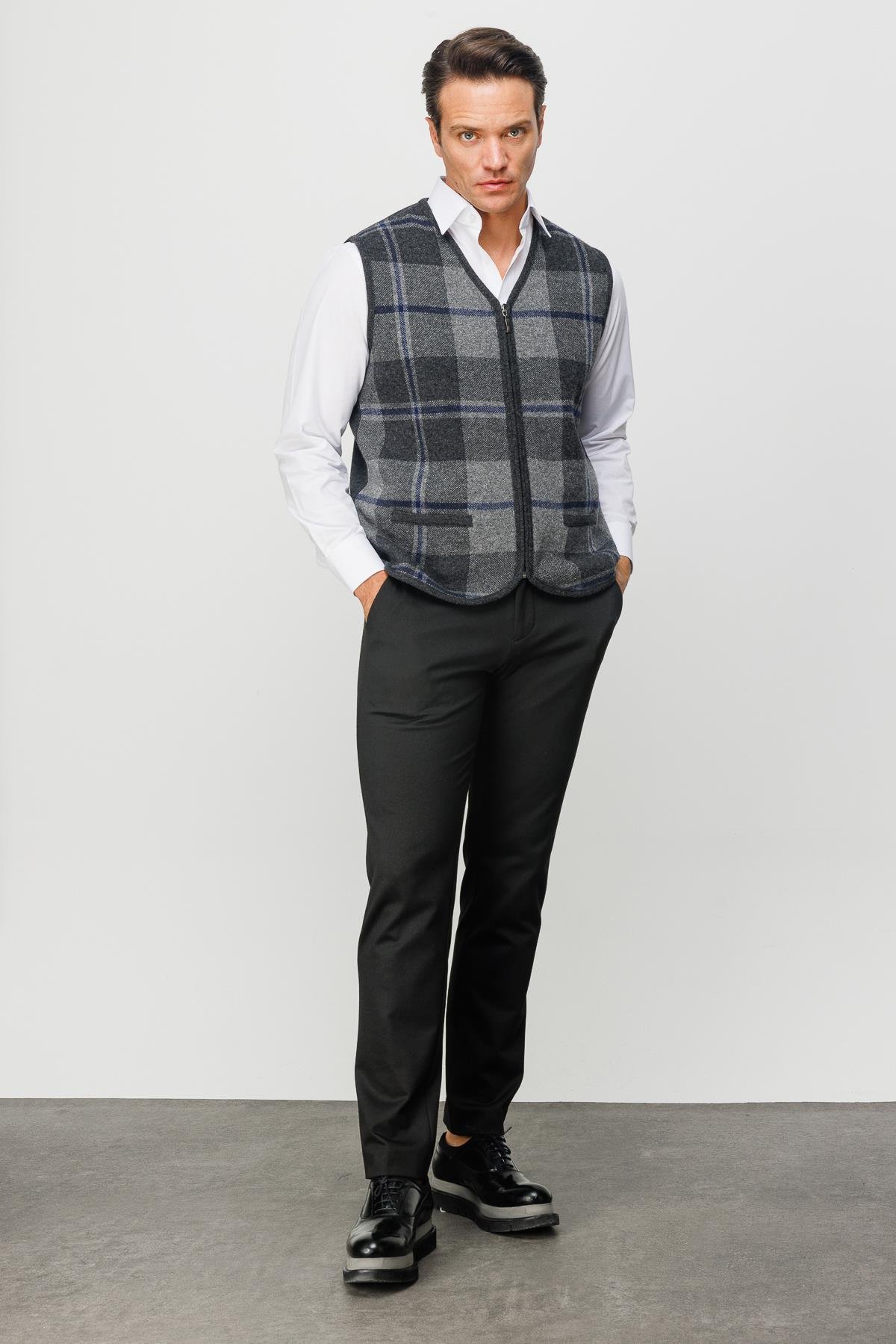 22553Erkek V Yaka Önü Kareli Yelek K.Füme