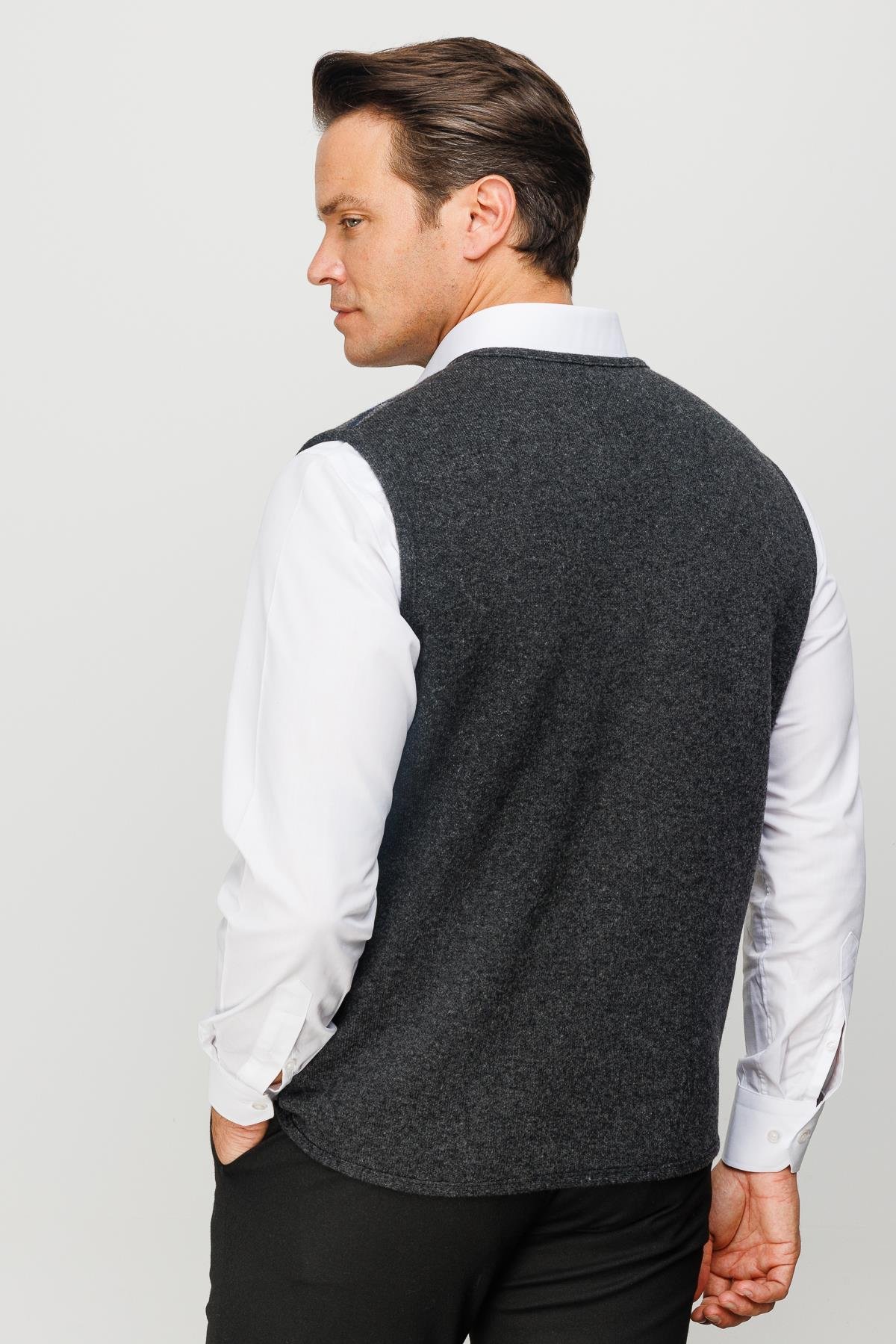 22553Erkek V Yaka Önü Kareli Yelek K.Füme