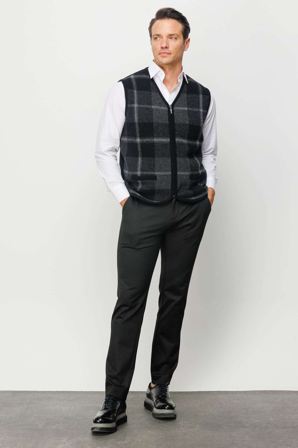 22553Erkek V Yaka Önü Kareli Yelek Siyah