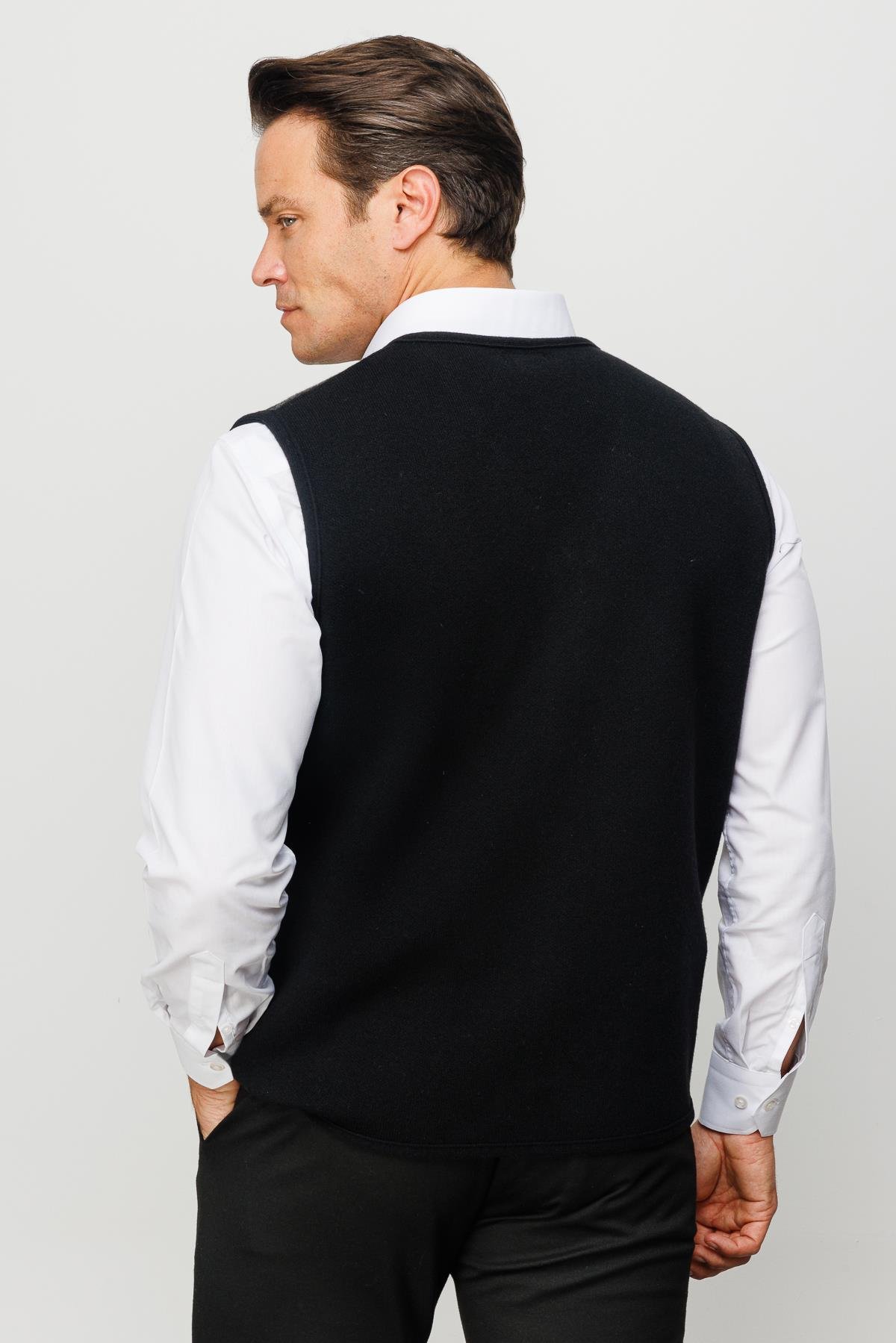 22553Erkek V Yaka Önü Kareli Yelek Siyah