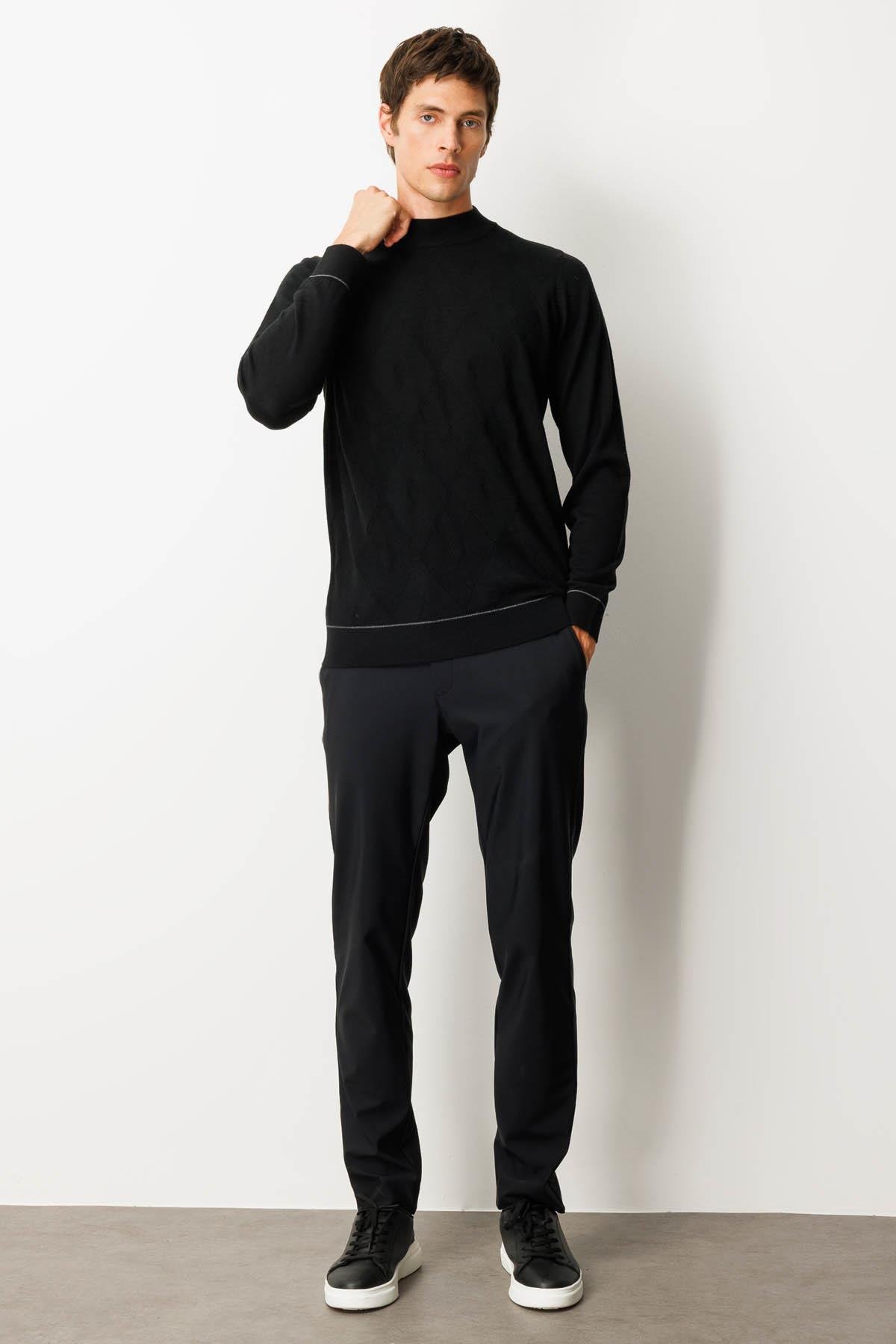 25605Erkek Yarım Balıkçı Yaka Çizgili Baklavalı Yün Kazak Siyah