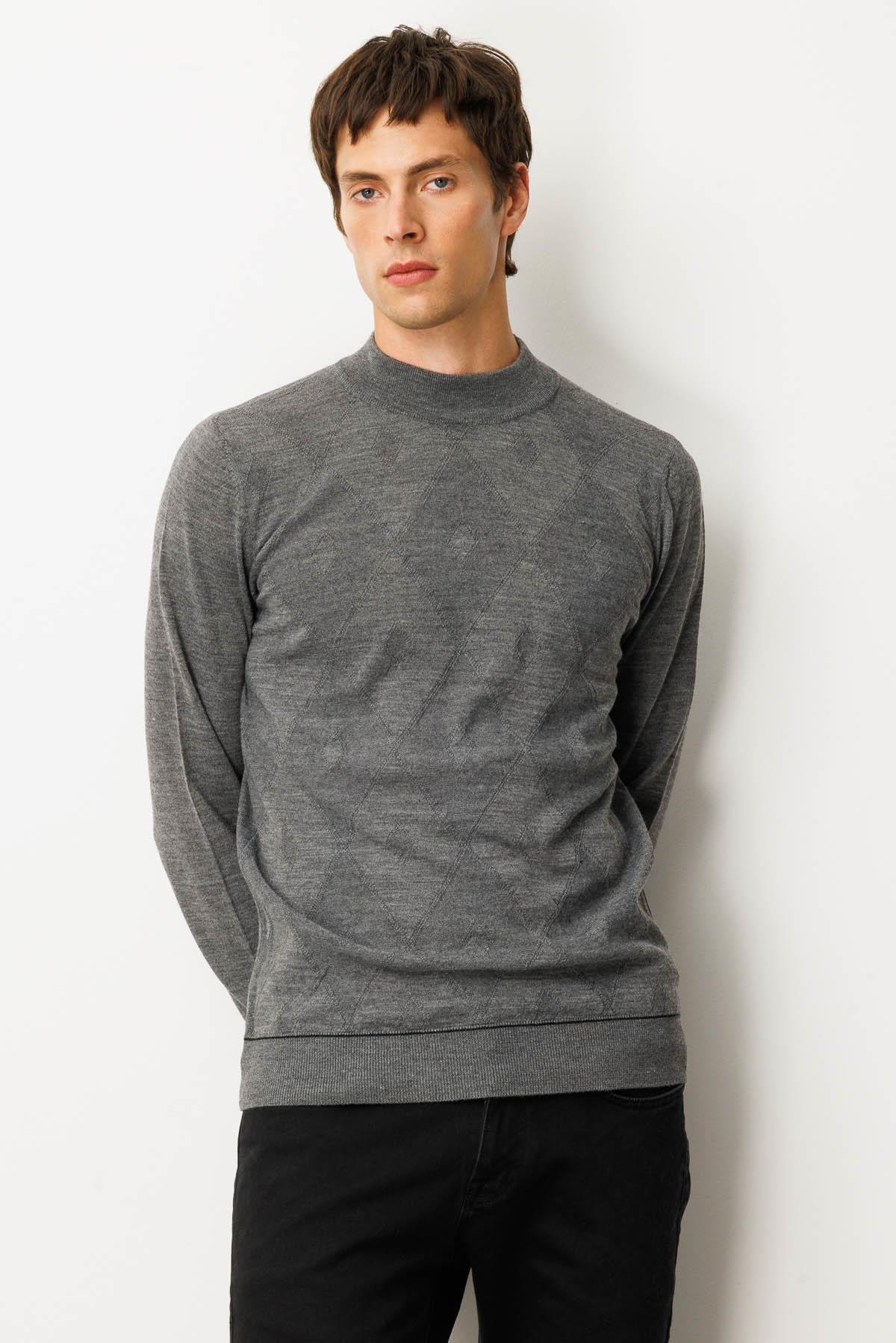 25605Erkek Yarım Balıkçı Yaka Çizgili Baklavalı Yün Kazak Füme