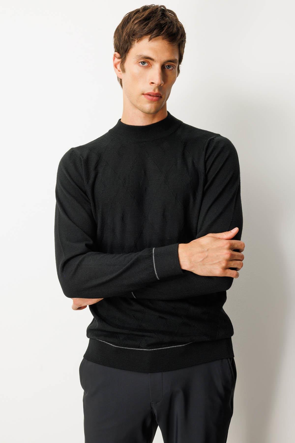 25605Erkek Yarım Balıkçı Yaka Çizgili Baklavalı Yün Kazak Siyah