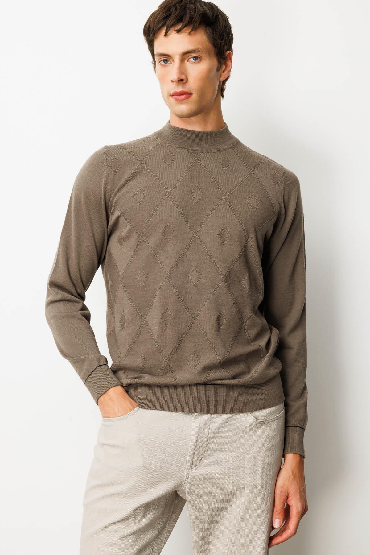 25605Erkek Yarım Balıkçı Yaka Çizgili Baklavalı Yün Kazak Vizon