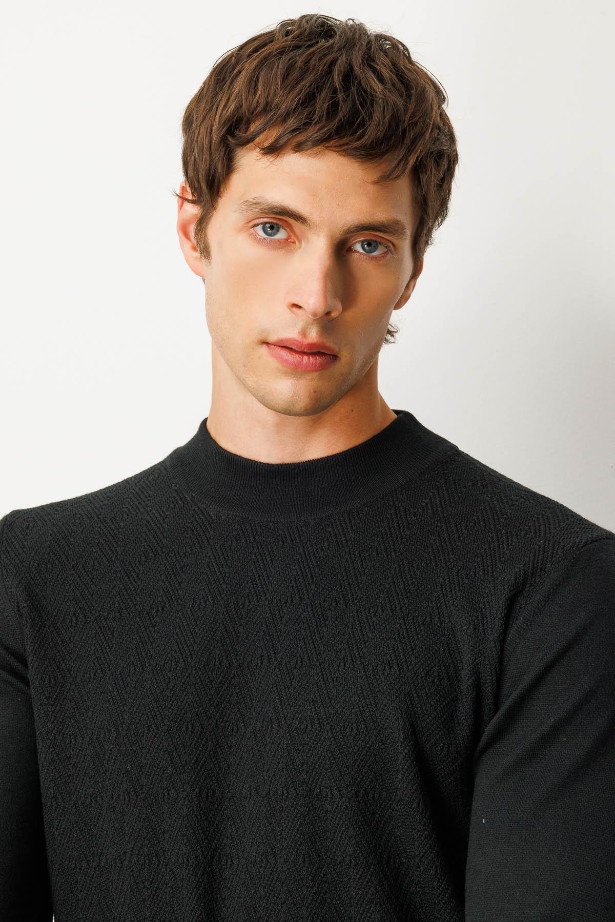 25609Erkek Yarım Balıkçı Yaka Önü Baklavalı Triko Kazak Siyah