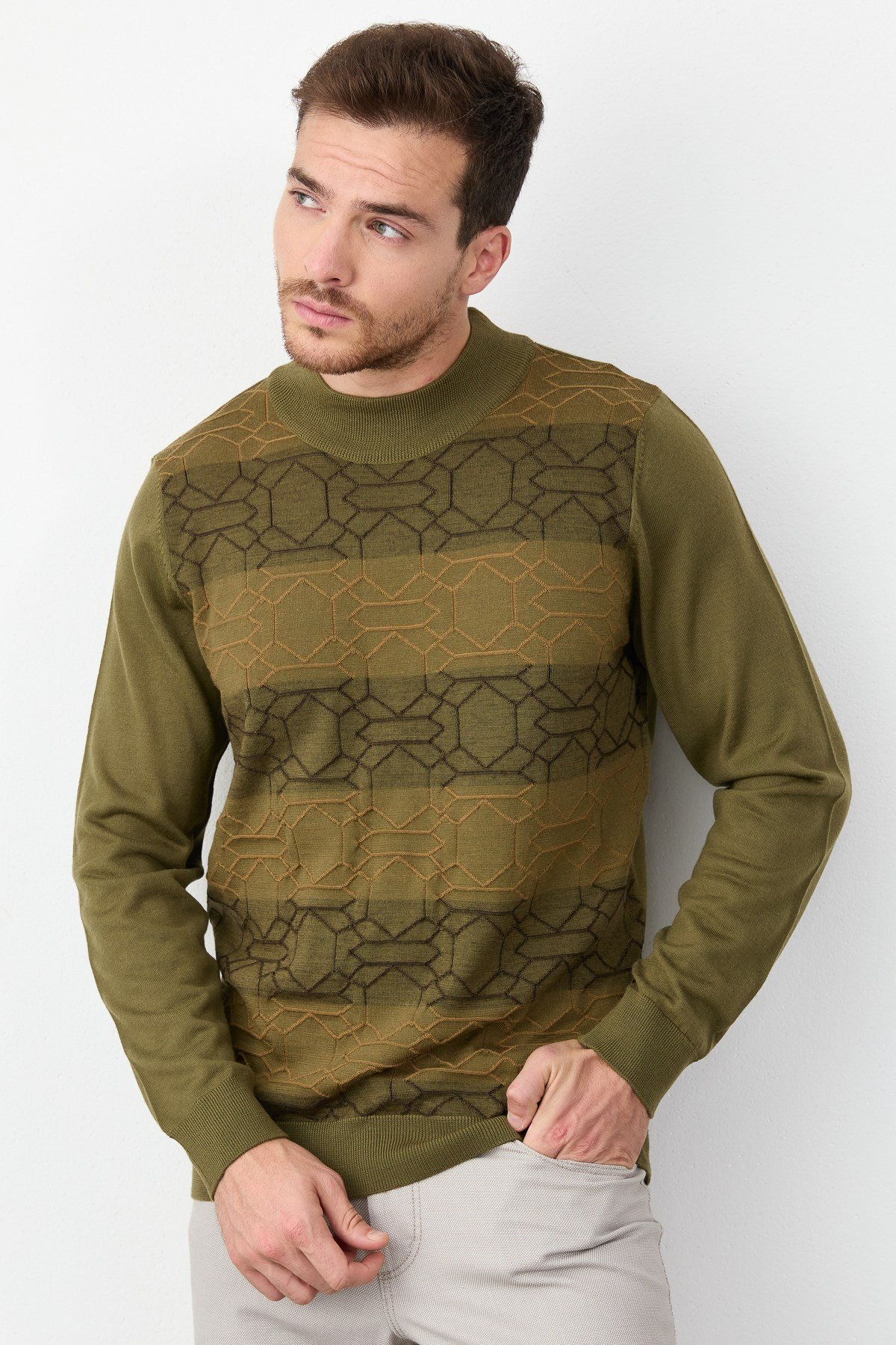 22612Erkek Yarım Balıkçı Yaka Önü Desenli Kazak A.Haki