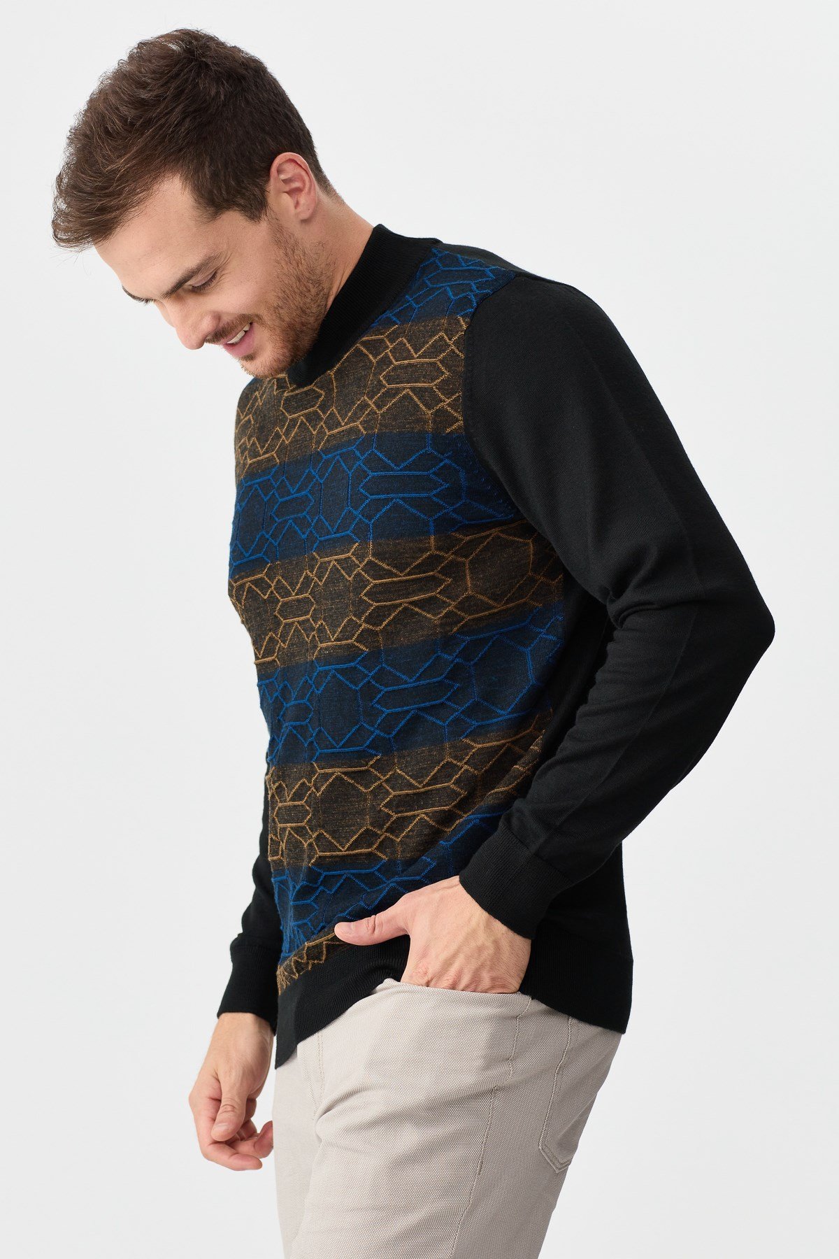 22612Erkek Yarım Balıkçı Yaka Önü Desenli Kazak Siyah