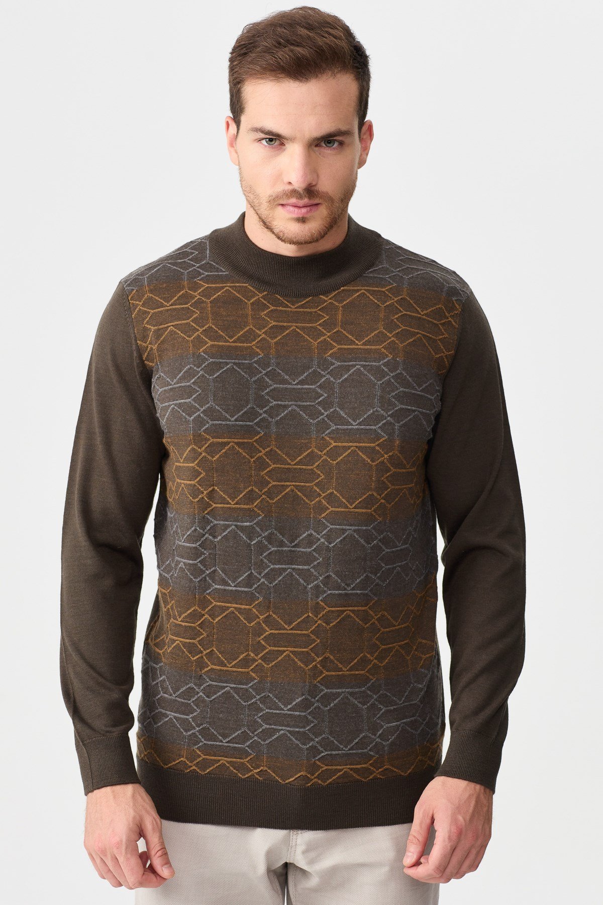 22612Erkek Yarım Balıkçı Yaka Önü Desenli Kazak D.Kahve