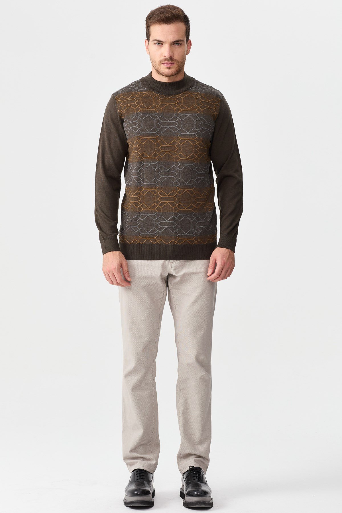 22612Erkek Yarım Balıkçı Yaka Önü Desenli Kazak D.Kahve