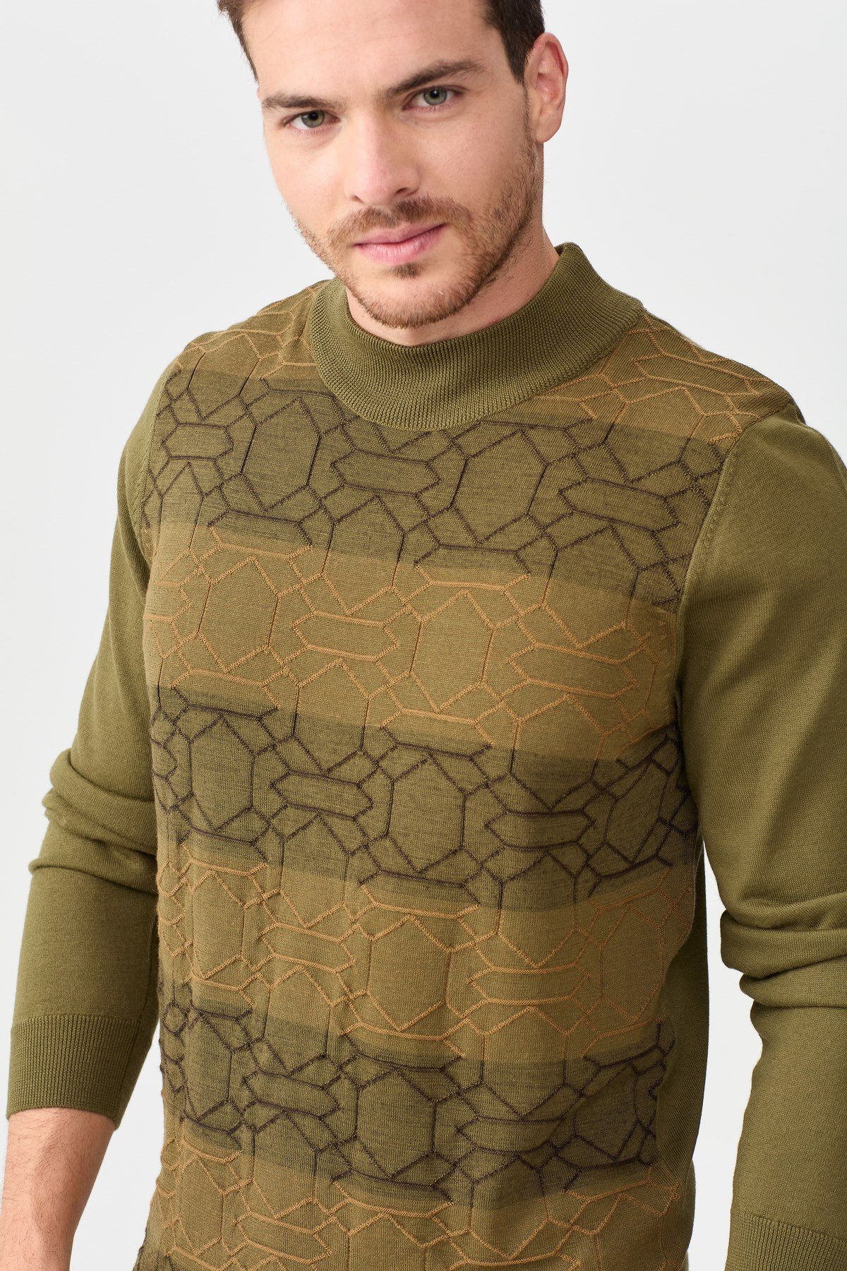 22612Erkek Yarım Balıkçı Yaka Önü Desenli Kazak A.Haki