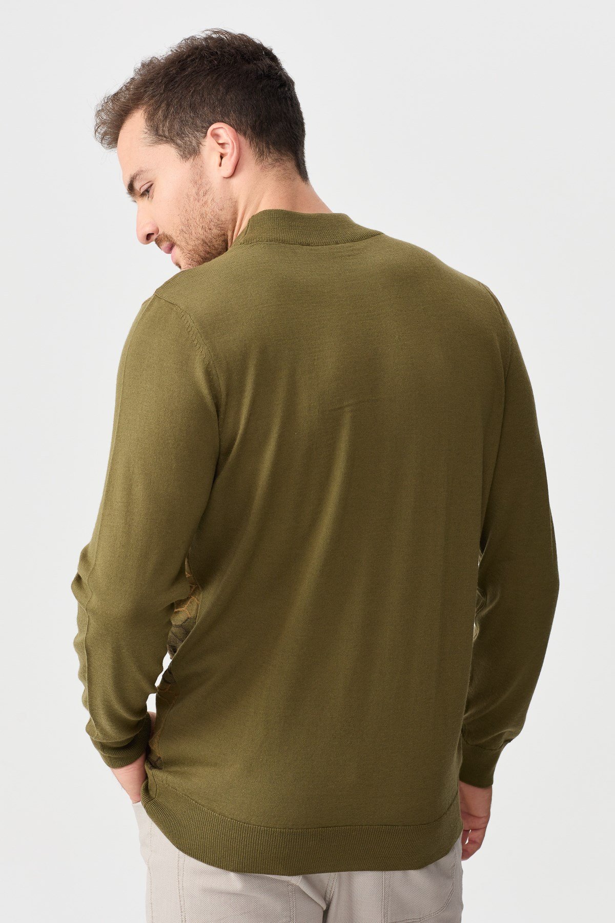 22612Erkek Yarım Balıkçı Yaka Önü Desenli Kazak A.Haki