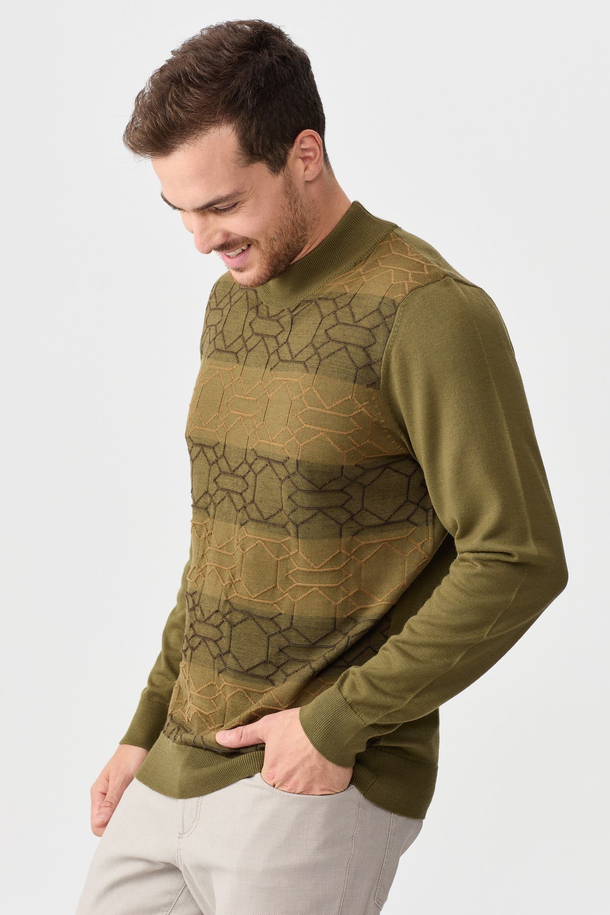 22612Erkek Yarım Balıkçı Yaka Önü Desenli Kazak A.Haki