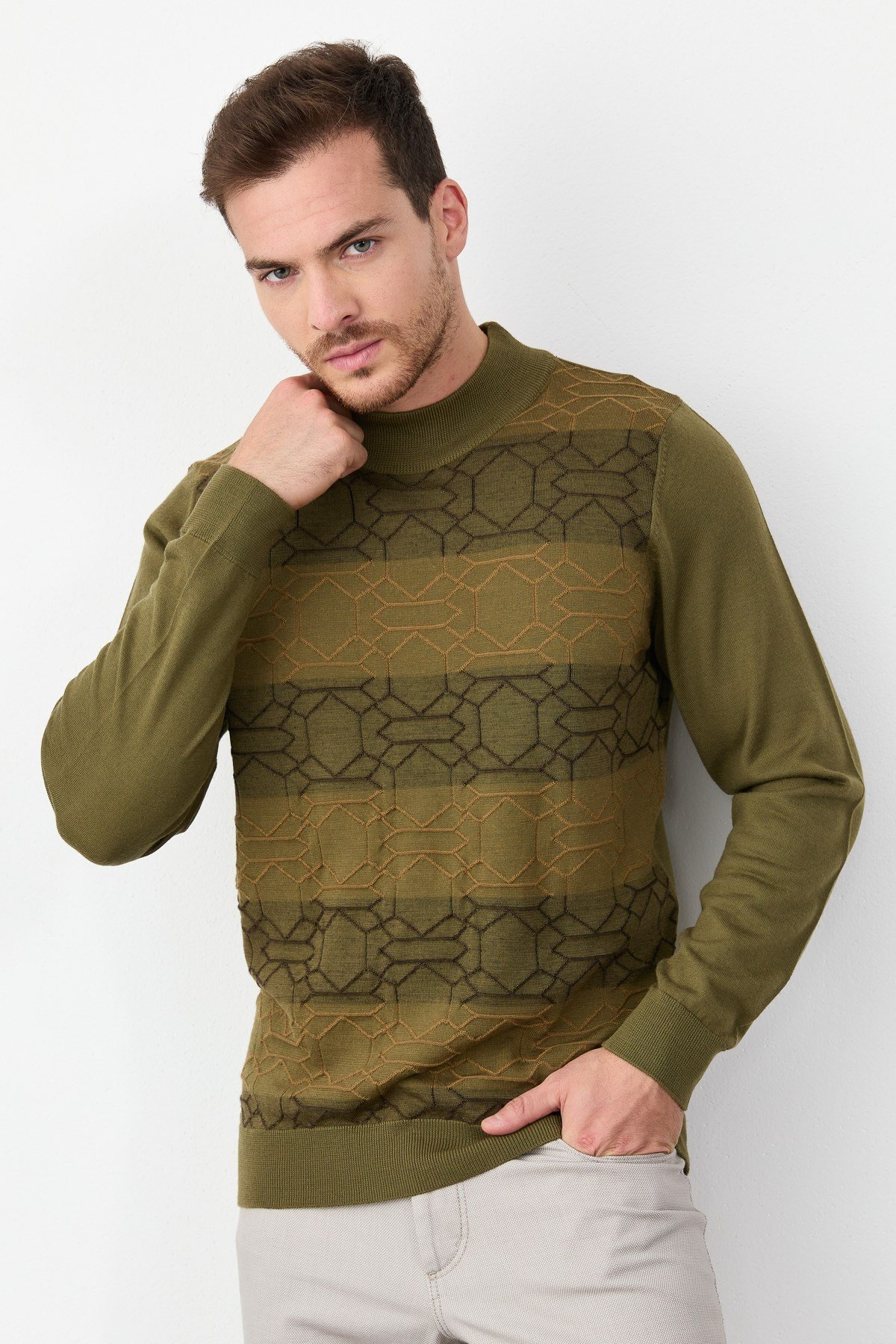 22612Erkek Yarım Balıkçı Yaka Önü Desenli Kazak A.Haki