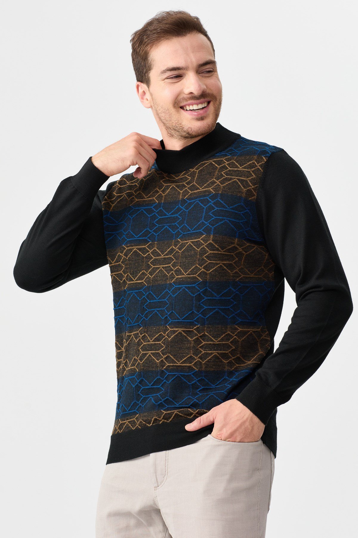 22612Erkek Yarım Balıkçı Yaka Önü Desenli Kazak Siyah