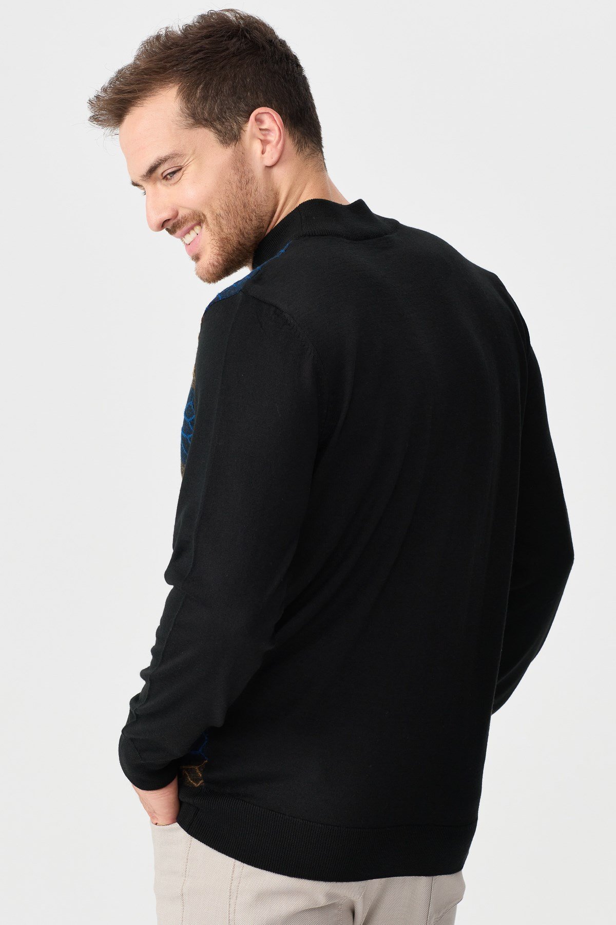 22612Erkek Yarım Balıkçı Yaka Önü Desenli Kazak Siyah