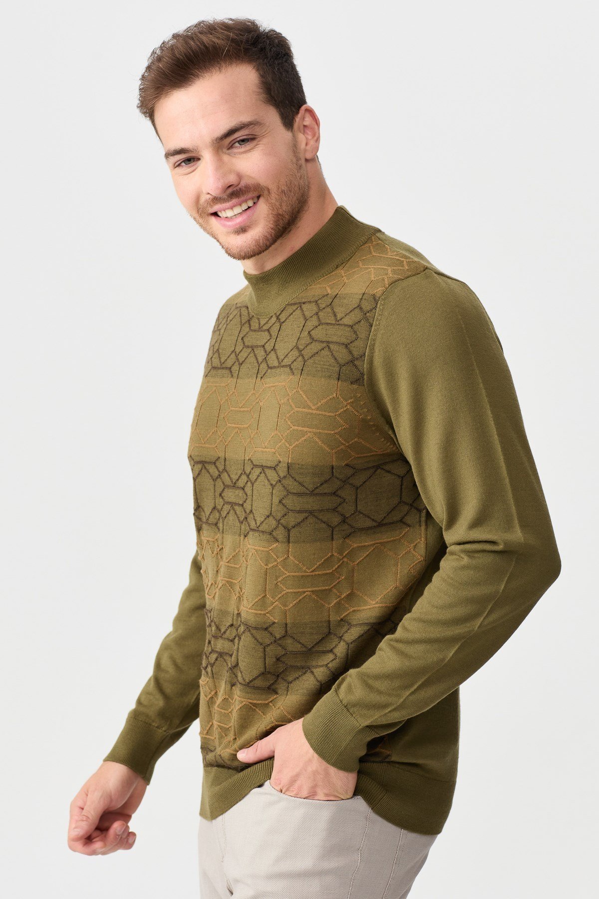 22612Erkek Yarım Balıkçı Yaka Önü Desenli Kazak A.Haki