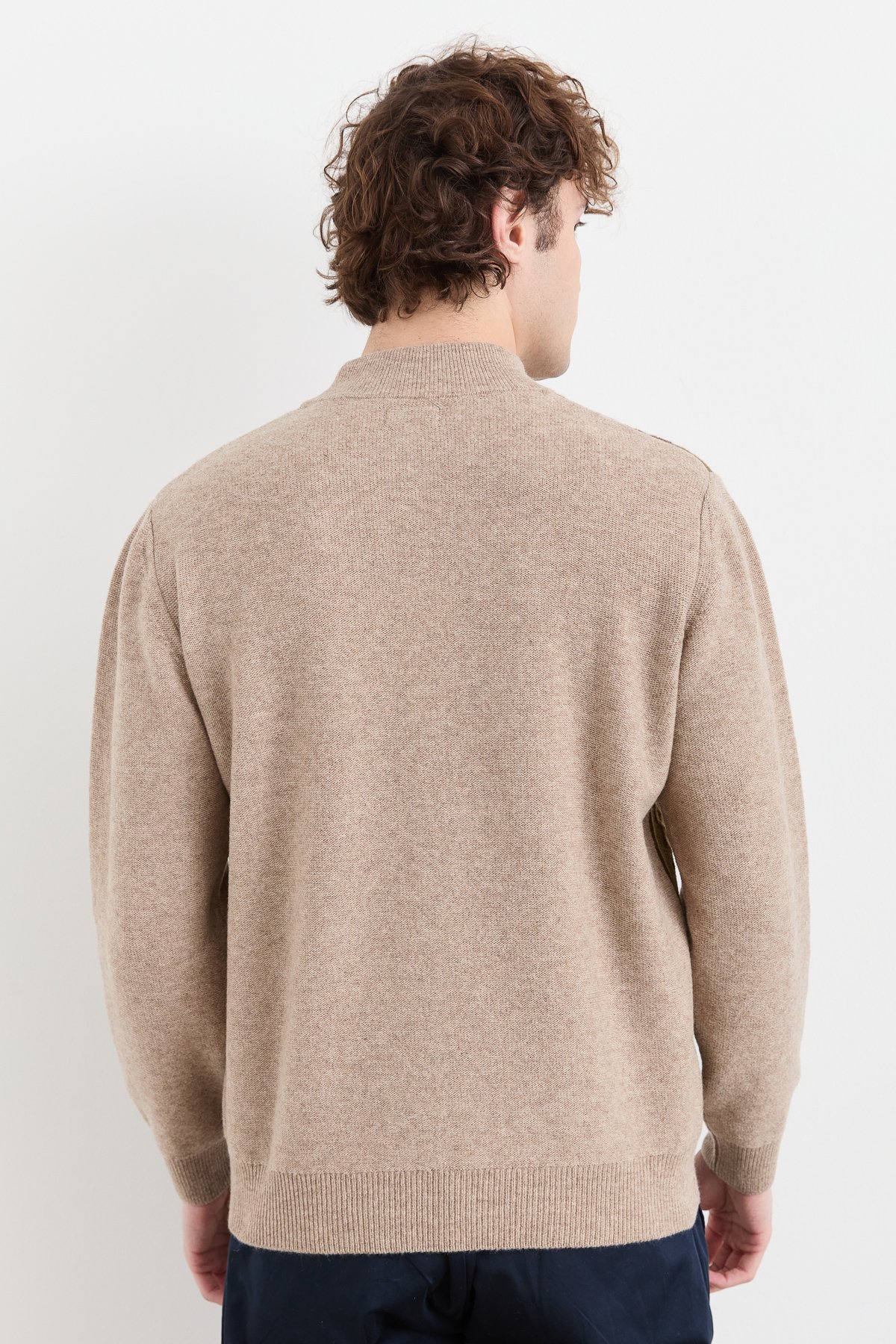 23506Erkek Yarım Balıkçı Yaka Önü Renkli Yün Kazak K.Bej