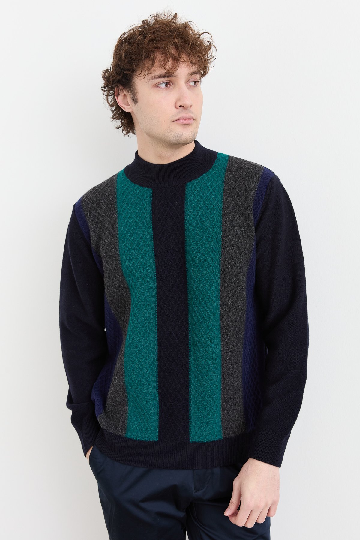 23506Erkek Yarım Balıkçı Yaka Önü Renkli Yün Kazak K.Lacivert