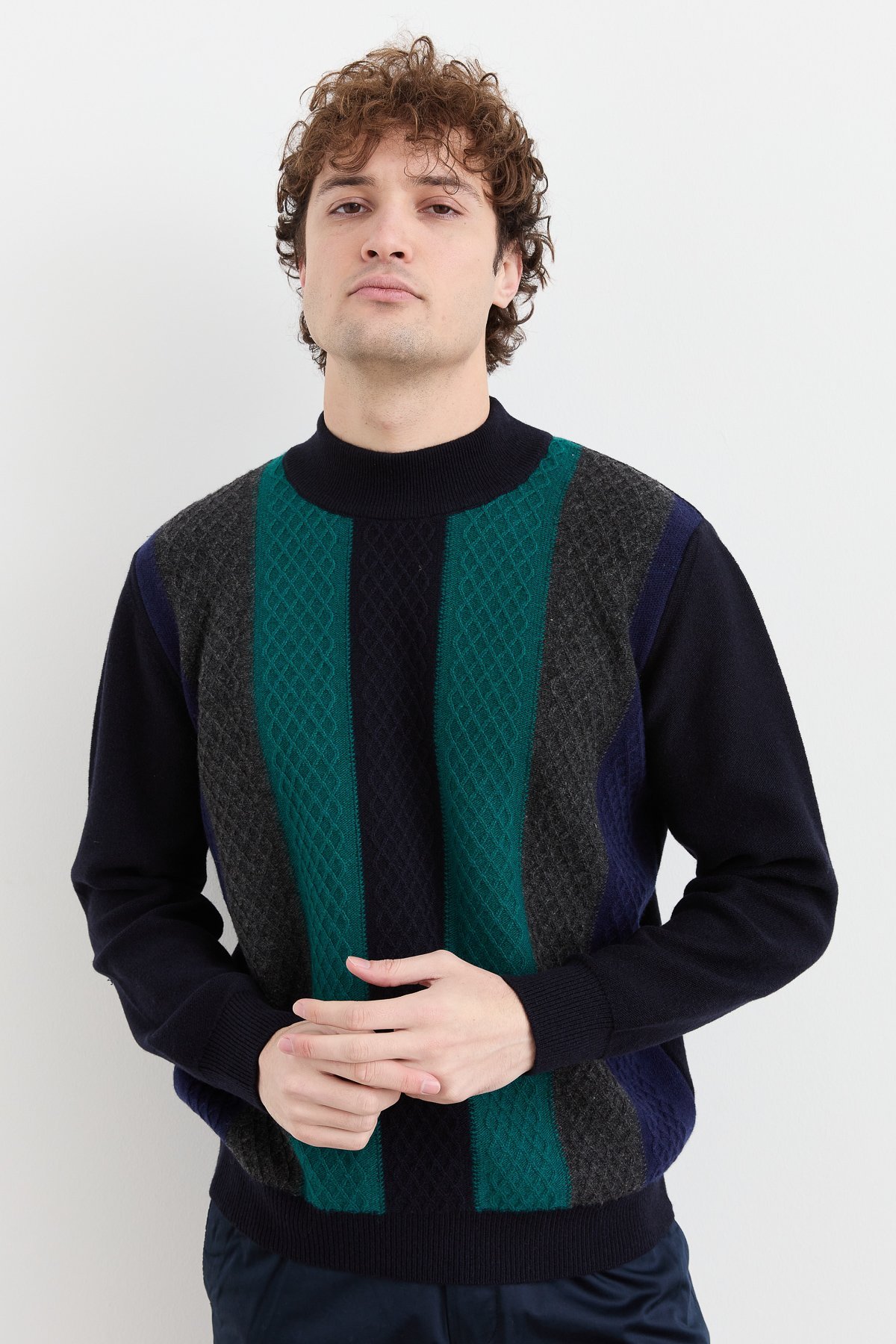 23506Erkek Yarım Balıkçı Yaka Önü Renkli Yün Kazak K.Lacivert