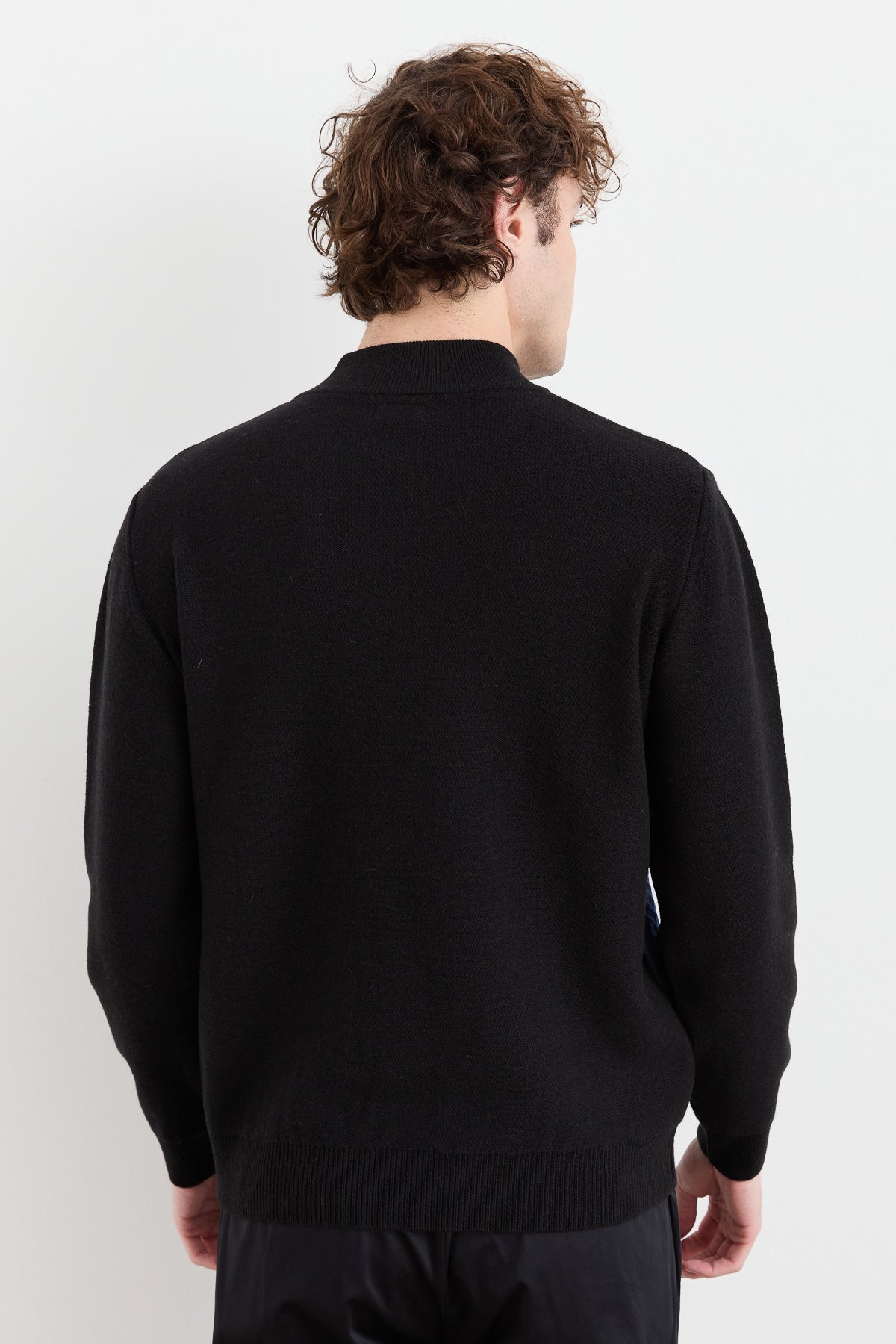 23506Erkek Yarım Balıkçı Yaka Önü Renkli Yün Kazak Siyah