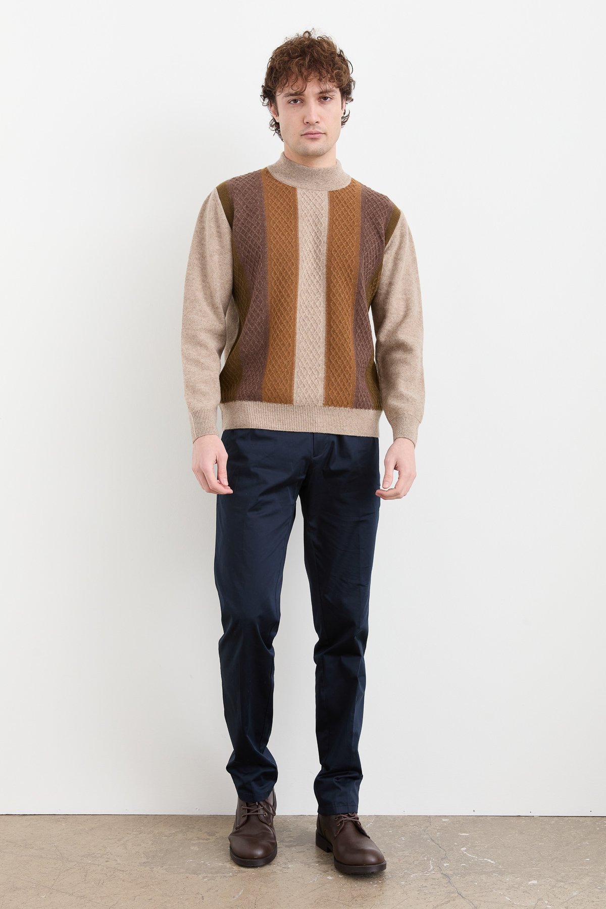 23506Erkek Yarım Balıkçı Yaka Önü Renkli Yün Kazak K.Bej