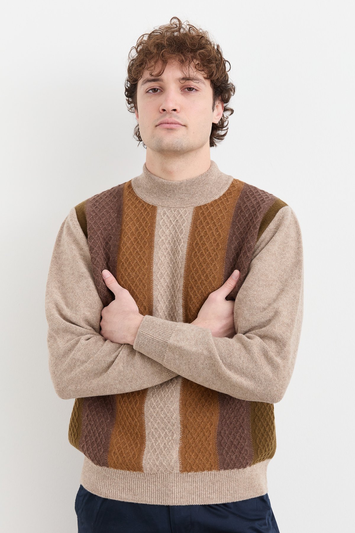 23506Erkek Yarım Balıkçı Yaka Önü Renkli Yün Kazak K.Bej