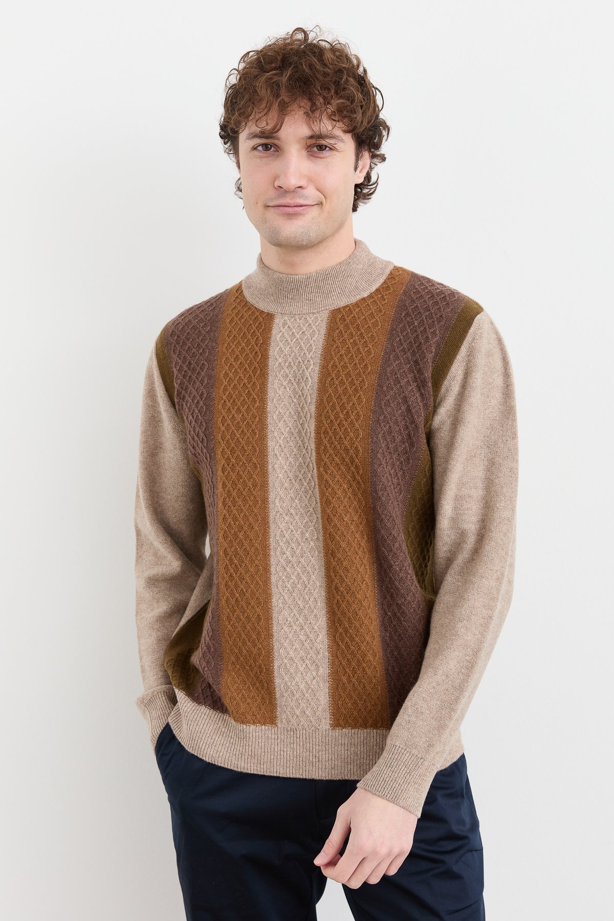 23506Erkek Yarım Balıkçı Yaka Önü Renkli Yün Kazak K.Bej