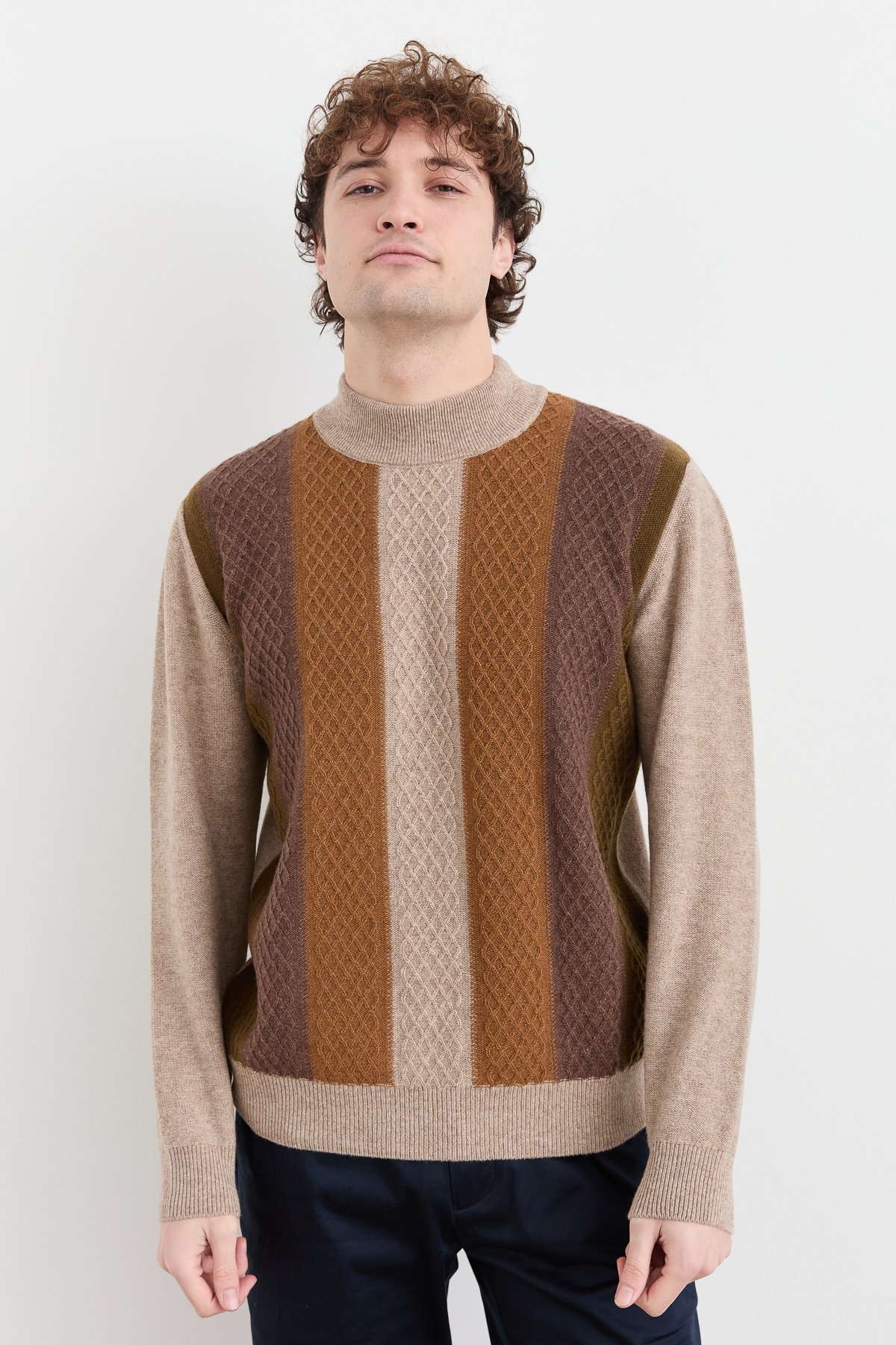 23506Erkek Yarım Balıkçı Yaka Önü Renkli Yün Kazak K.Bej