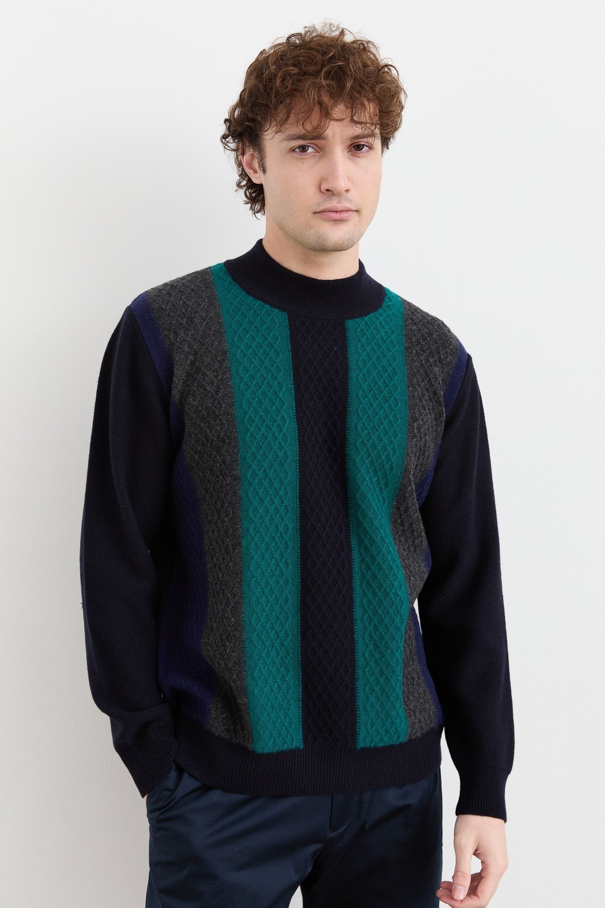 23506Erkek Yarım Balıkçı Yaka Önü Renkli Yün Kazak K.Lacivert