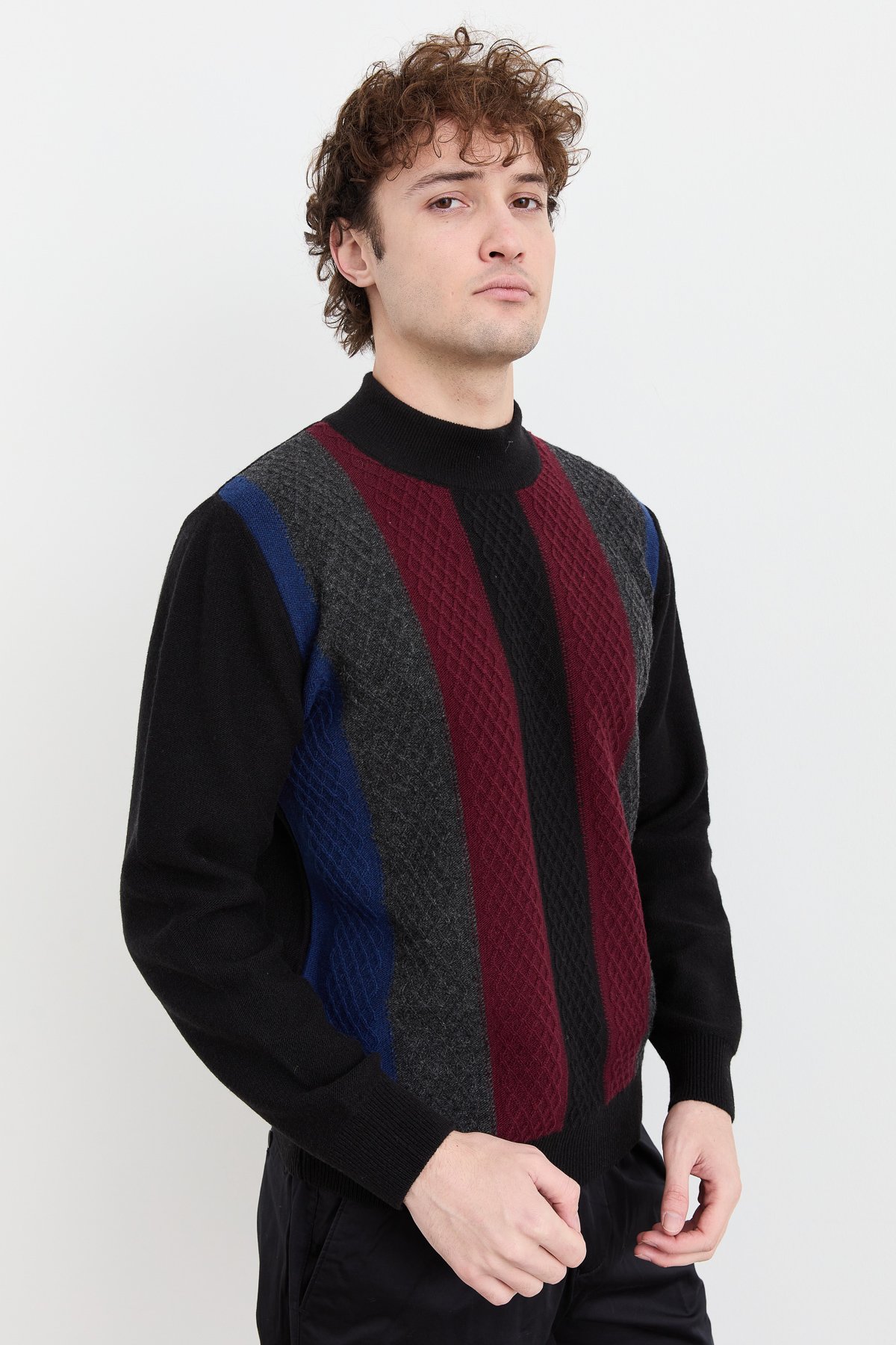 23506Erkek Yarım Balıkçı Yaka Önü Renkli Yün Kazak Siyah