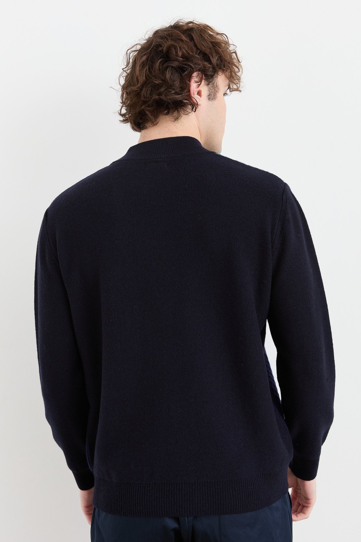 23506Erkek Yarım Balıkçı Yaka Önü Renkli Yün Kazak K.Lacivert