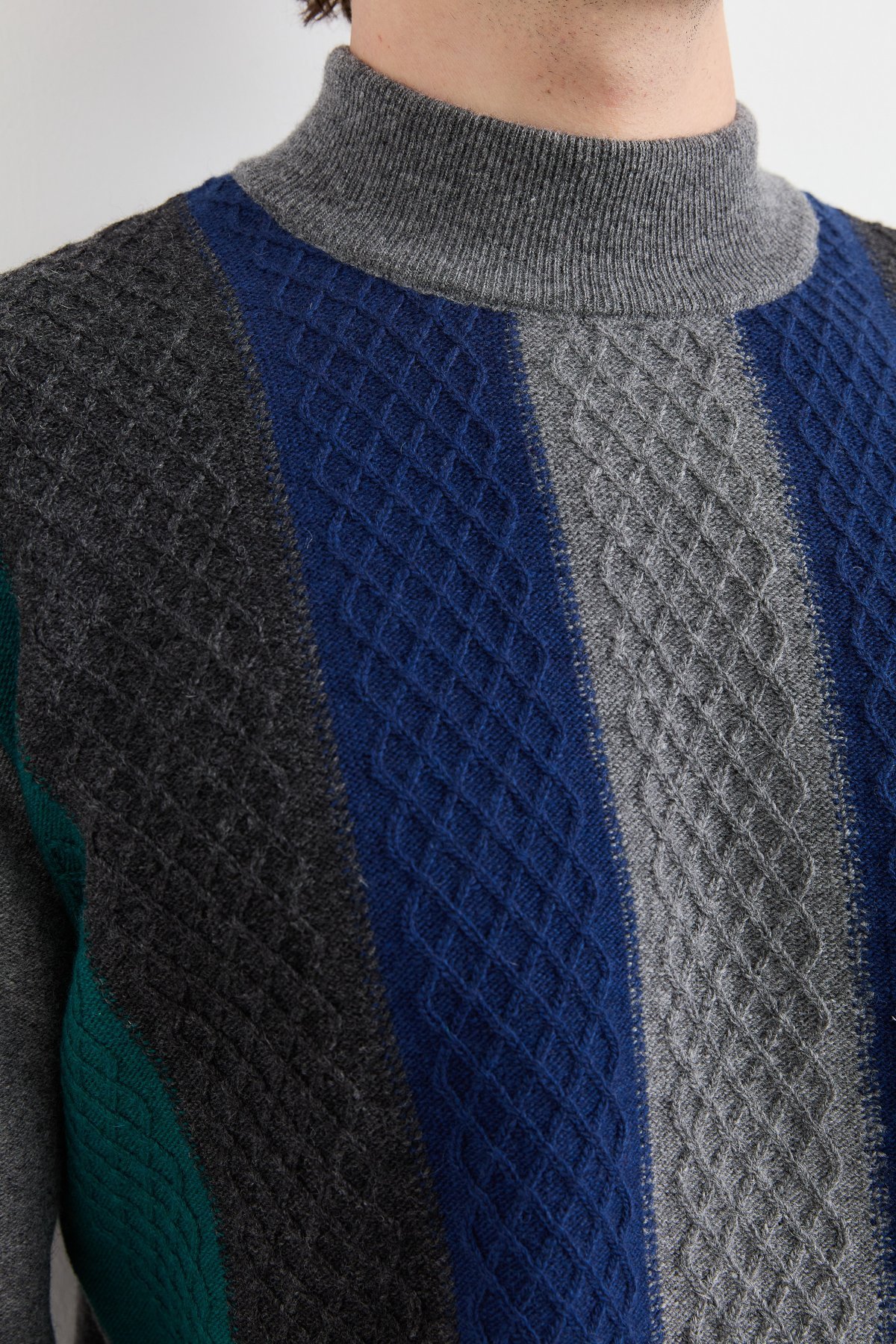 23506Erkek Yarım Balıkçı Yaka Önü Renkli Yün Kazak Füme