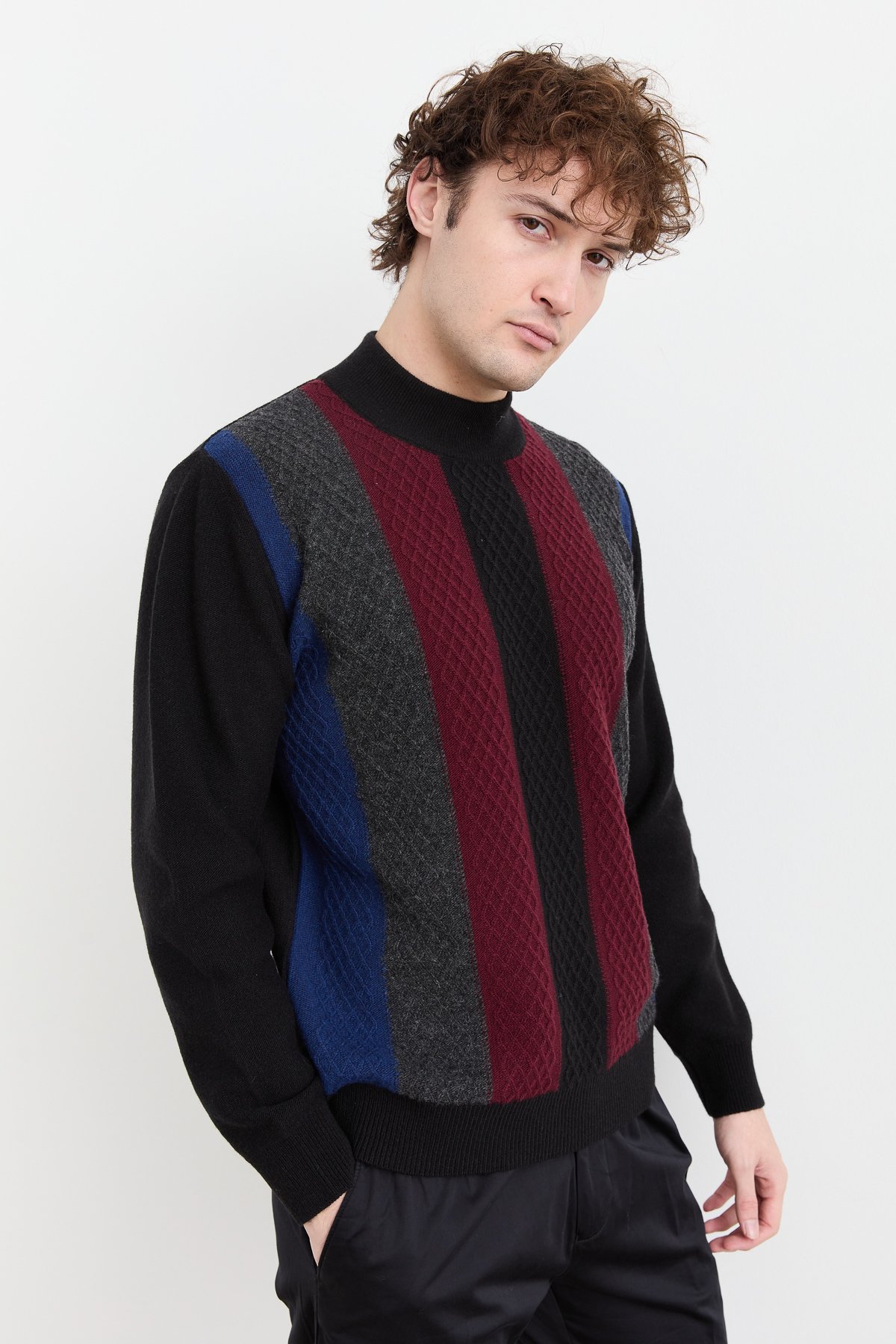 23506Erkek Yarım Balıkçı Yaka Önü Renkli Yün Kazak Siyah