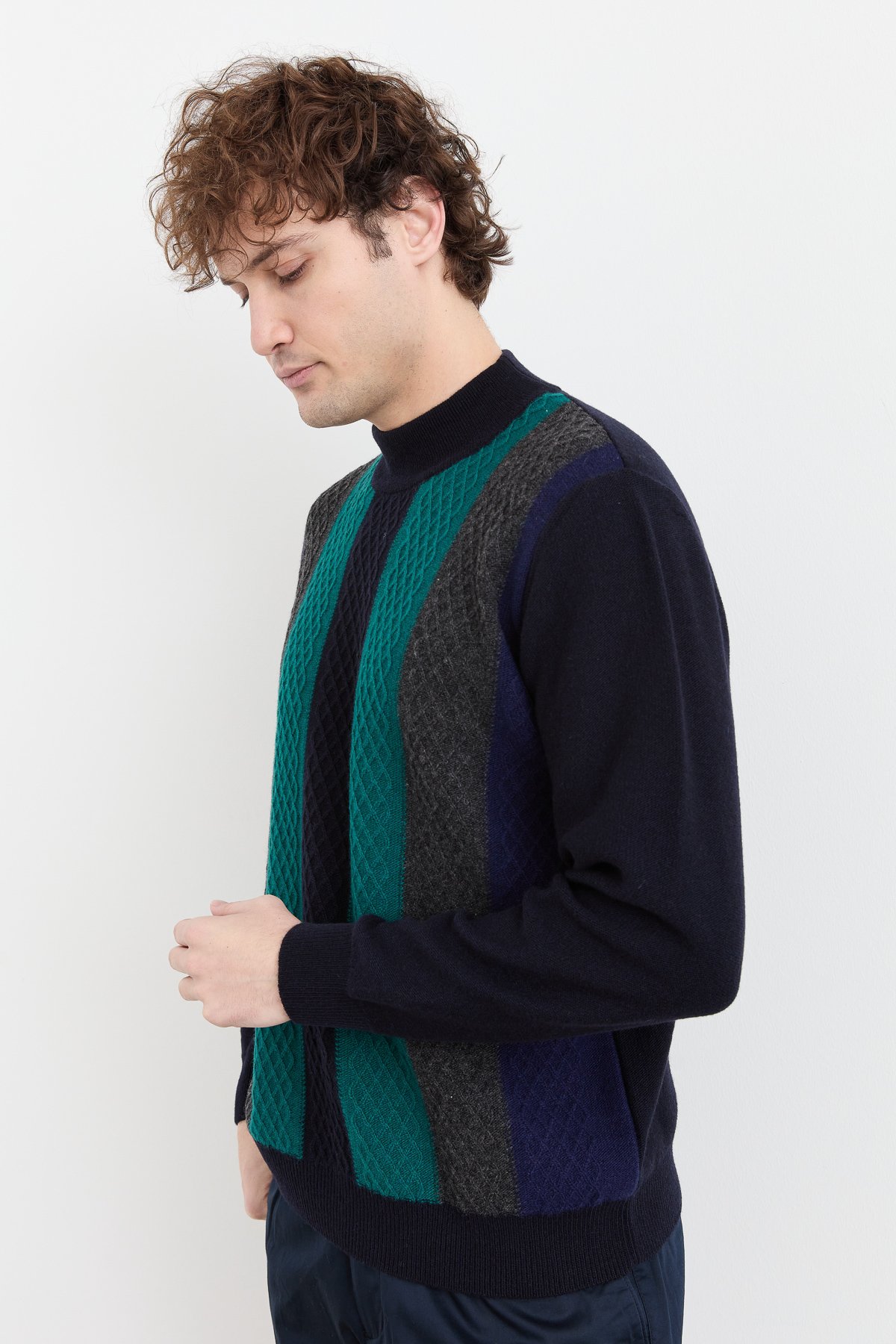 23506Erkek Yarım Balıkçı Yaka Önü Renkli Yün Kazak K.Lacivert