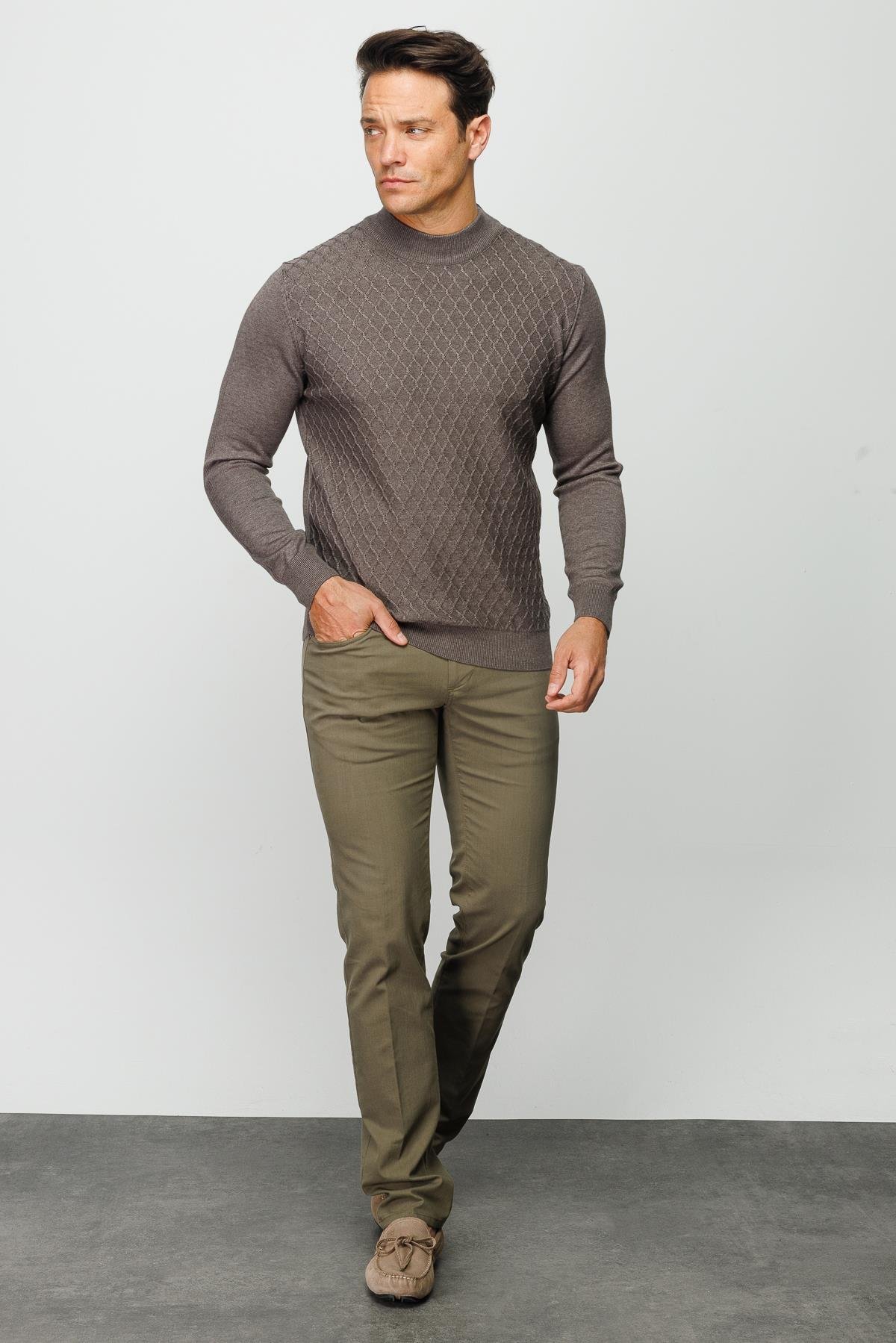 22525Erkek Yarım Balıkçı Yaka Petek Desenli Kazak A.Kahve