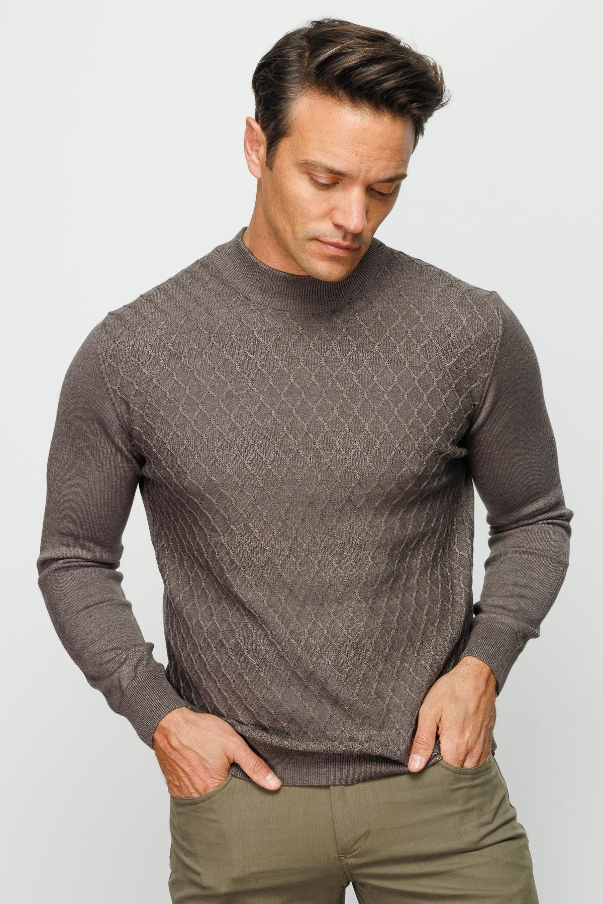 22525Erkek Yarım Balıkçı Yaka Petek Desenli Kazak A.Kahve